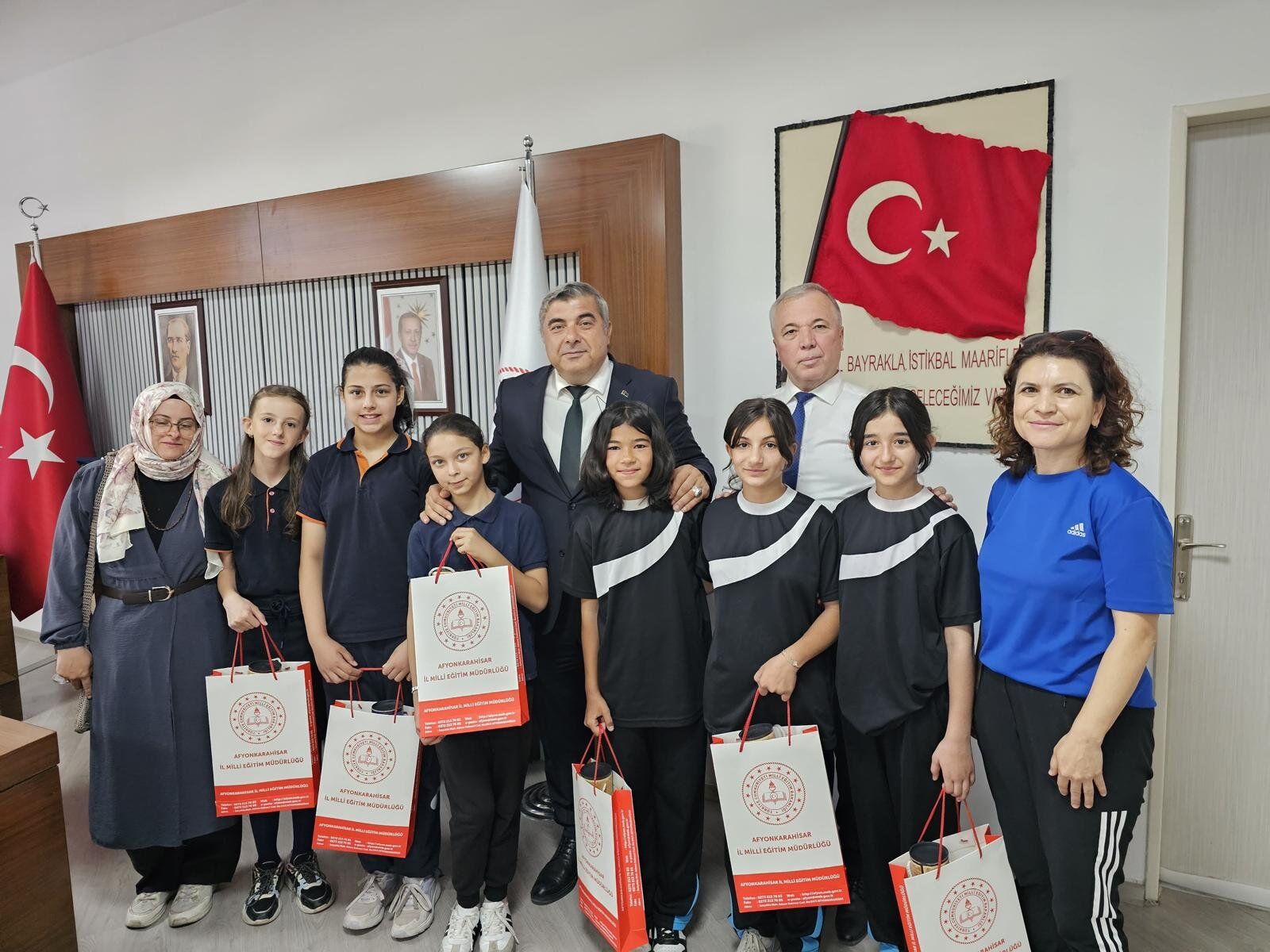 Şampiyon Öğrencilerden Müdür Sünnetci’ye Ziyaret (4)