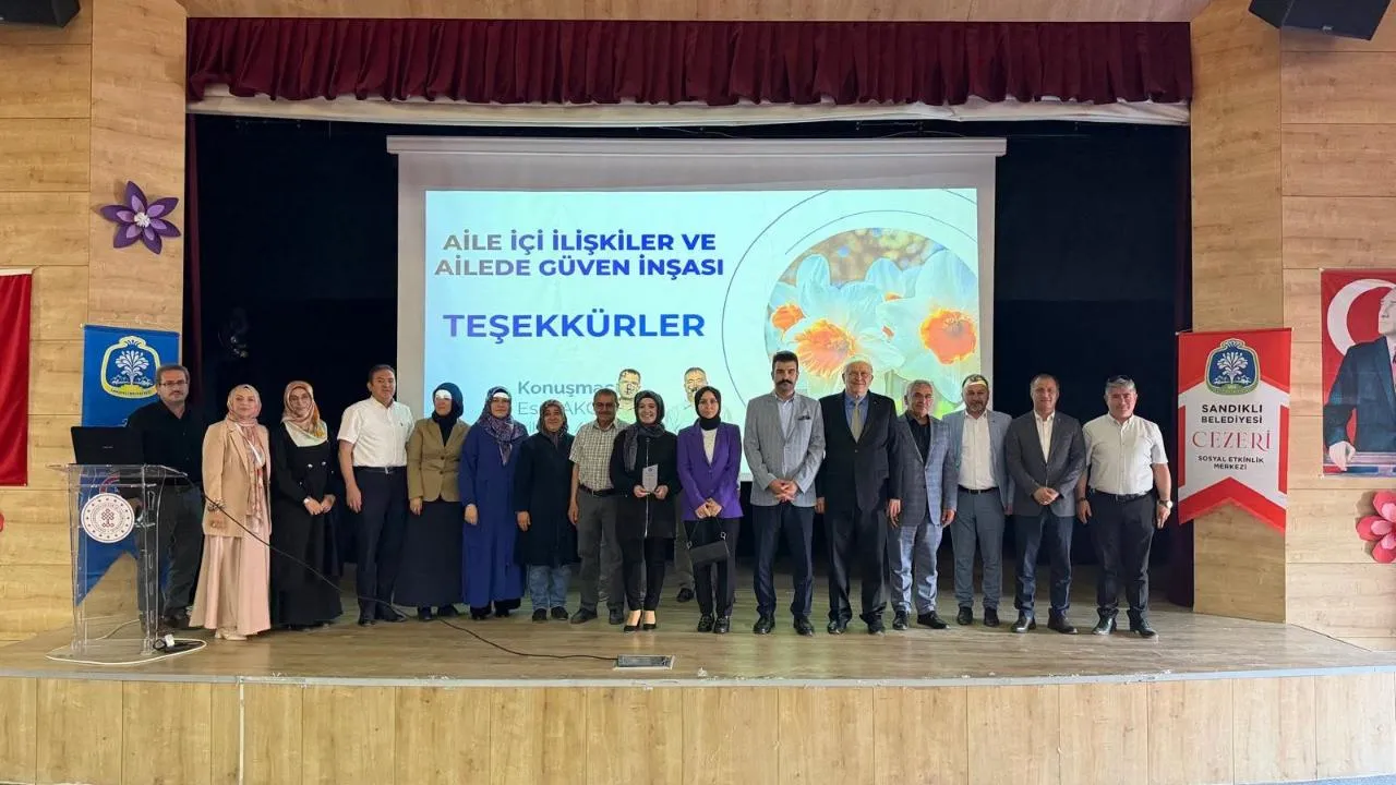 Sandıklı'da Protokol Ve Vatandaşlar Aile İçi İletişim İçin Bir Araya Geldi 1