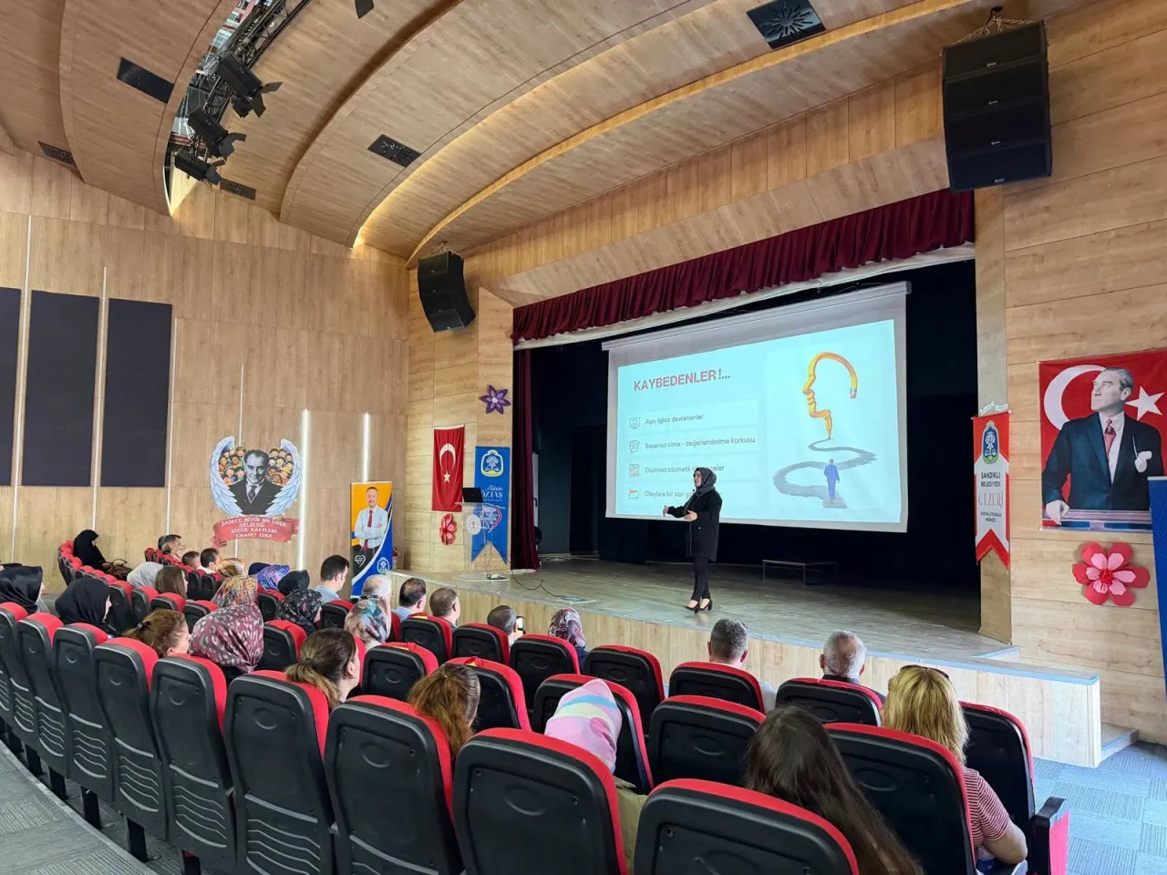 Sandıklı'da Protokol Ve Vatandaşlar Aile İçi İletişim İçin Bir Araya Geldi 3