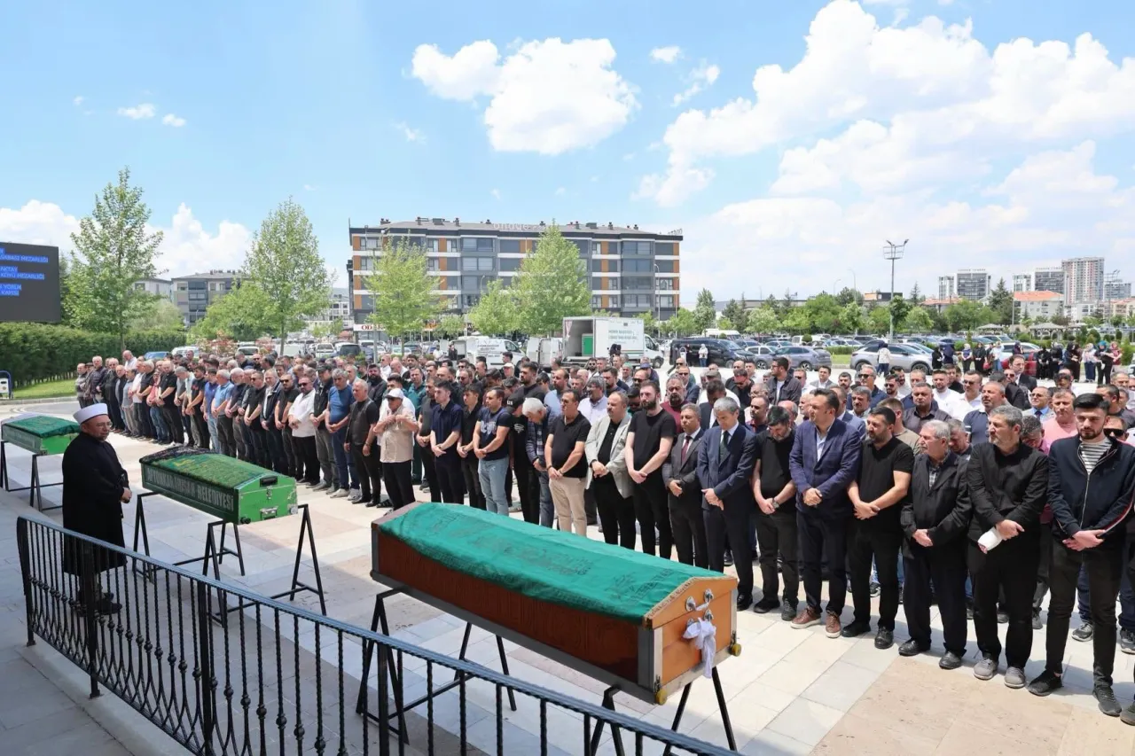 Vali Aktaş Valilik Personelinin Acısına Ortak Oldu 2