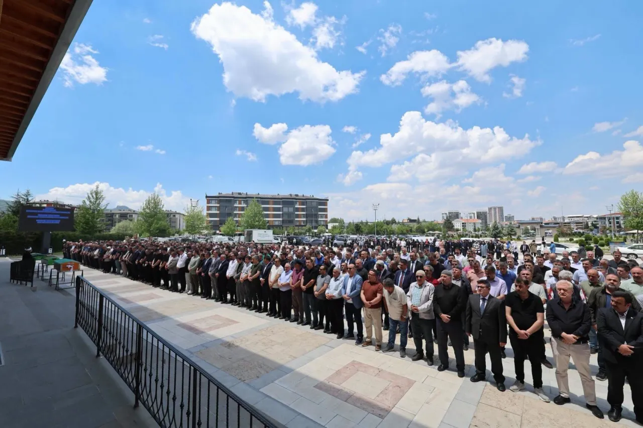 Vali Aktaş Valilik Personelinin Acısına Ortak Oldu 3