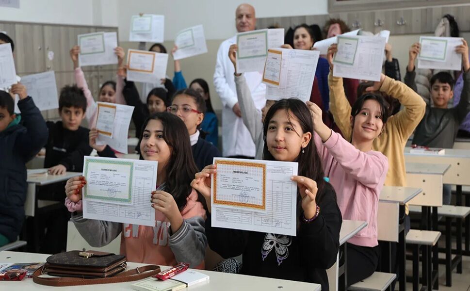 Yaklaşık 18 Milyon Öğrenci Karne Alıyor-1