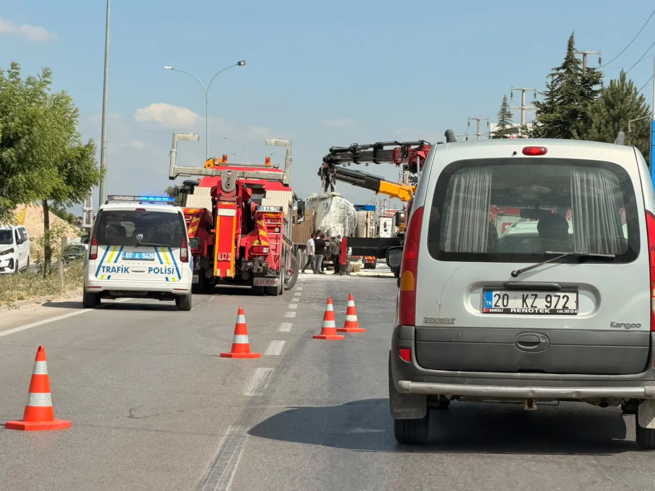 Afyon'da Mermer Çamuru Yüklü Tanker Devrildi (1)