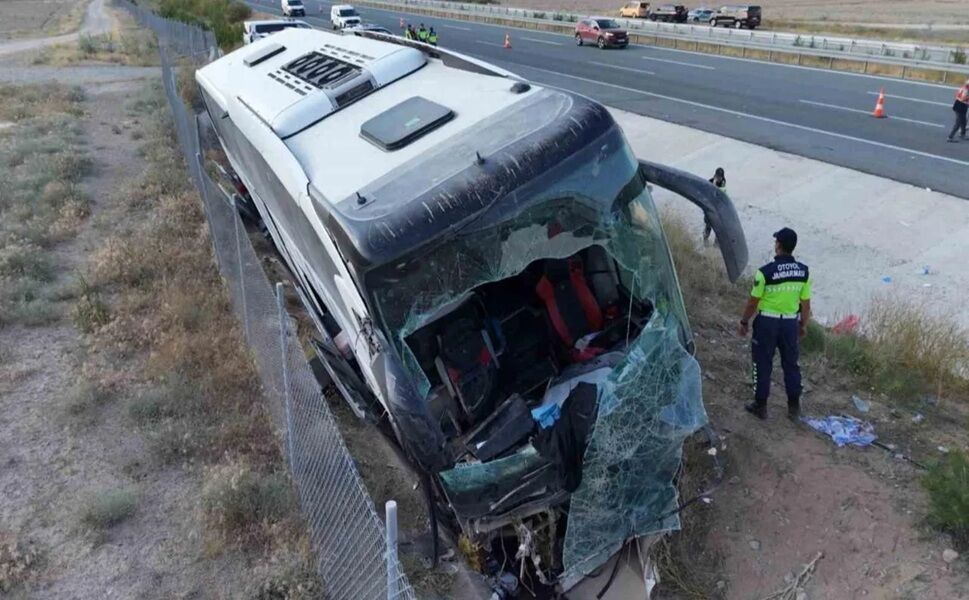 Aksarayda Feci Otobus Kazasi Yasandı