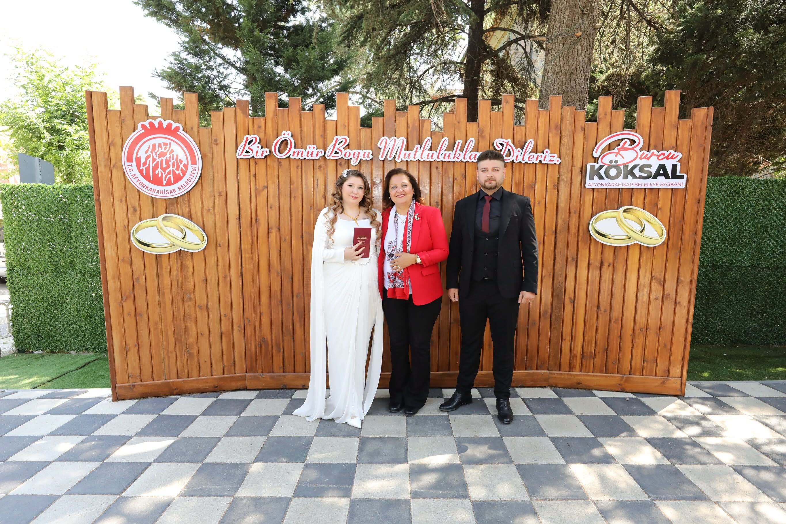 Arifenur Ve Emir Çiftinin Nikahını Burcu Köksal Kıydı1