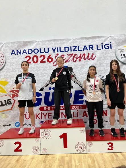 Aydin'da Anali̇g Güreş Başarisi1