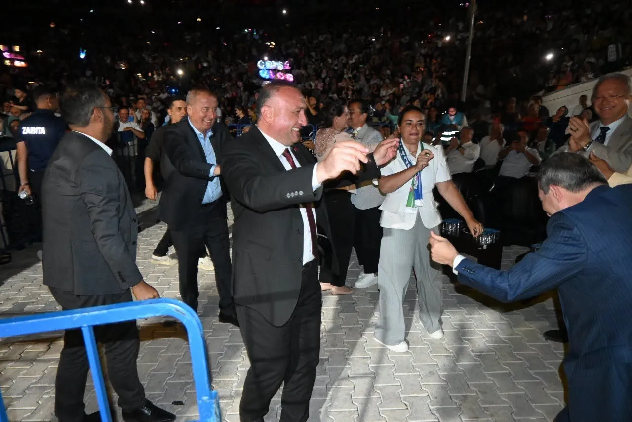 Cayda Visne Ve Eber Sarisi Festivali Coskuyla Basladi Huseyin Kagit Konserine Yogun Ilgi 5 6A59D1Ad605B8