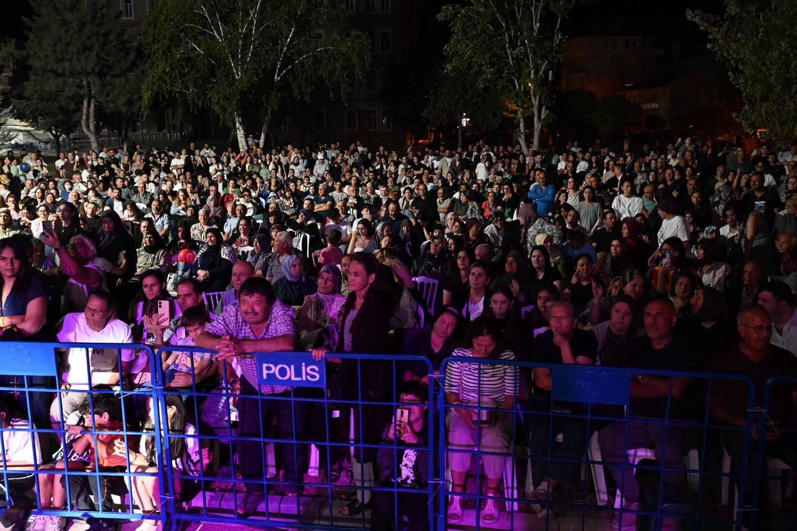 Emi̇rdağ’da Gurbetçi̇ Festi̇vali̇ Coşkusu 3