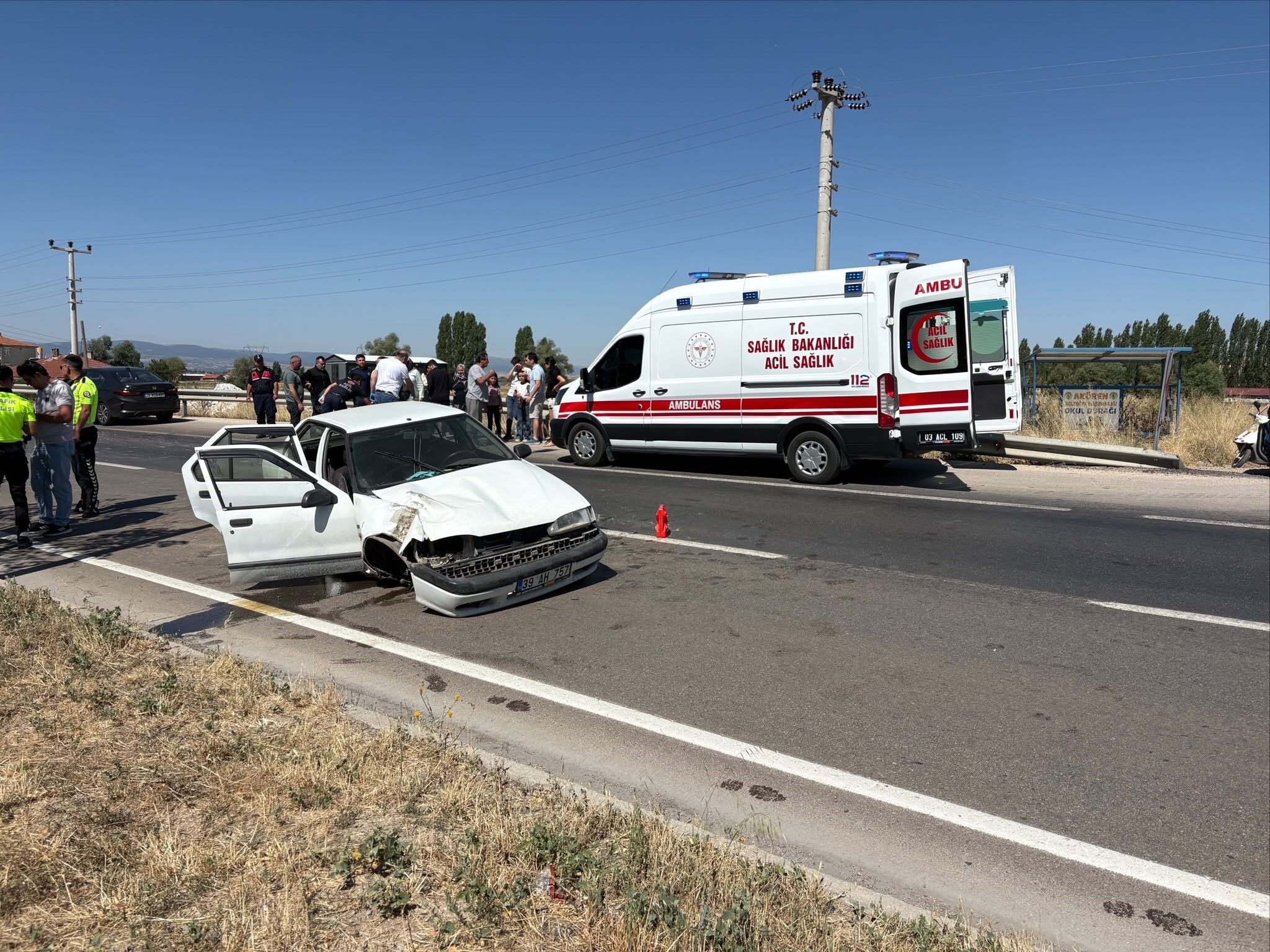 Kontrolden Çıkan Otomobil Bariyerlere Çarptı (3)