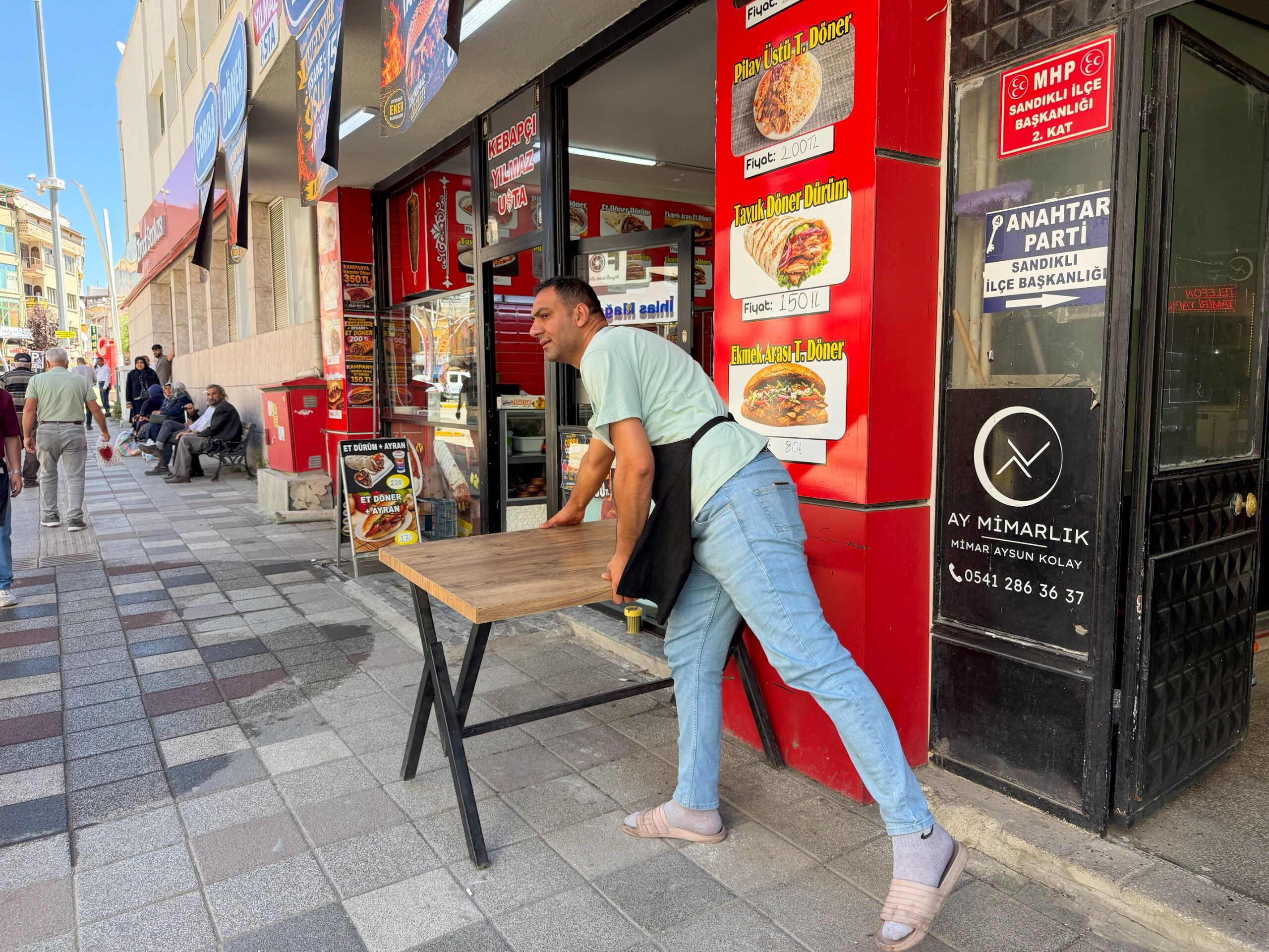 Sandikli Beledi̇yesi̇’nden Yaya Güvenli̇ği̇ Hamlesi̇ (2)
