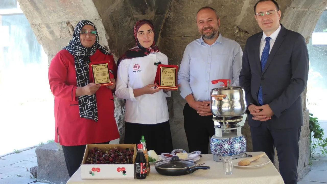 Sultandagi Kirazi Gastronomide Zirveye Tasiniyor 6A58Cde7D7062