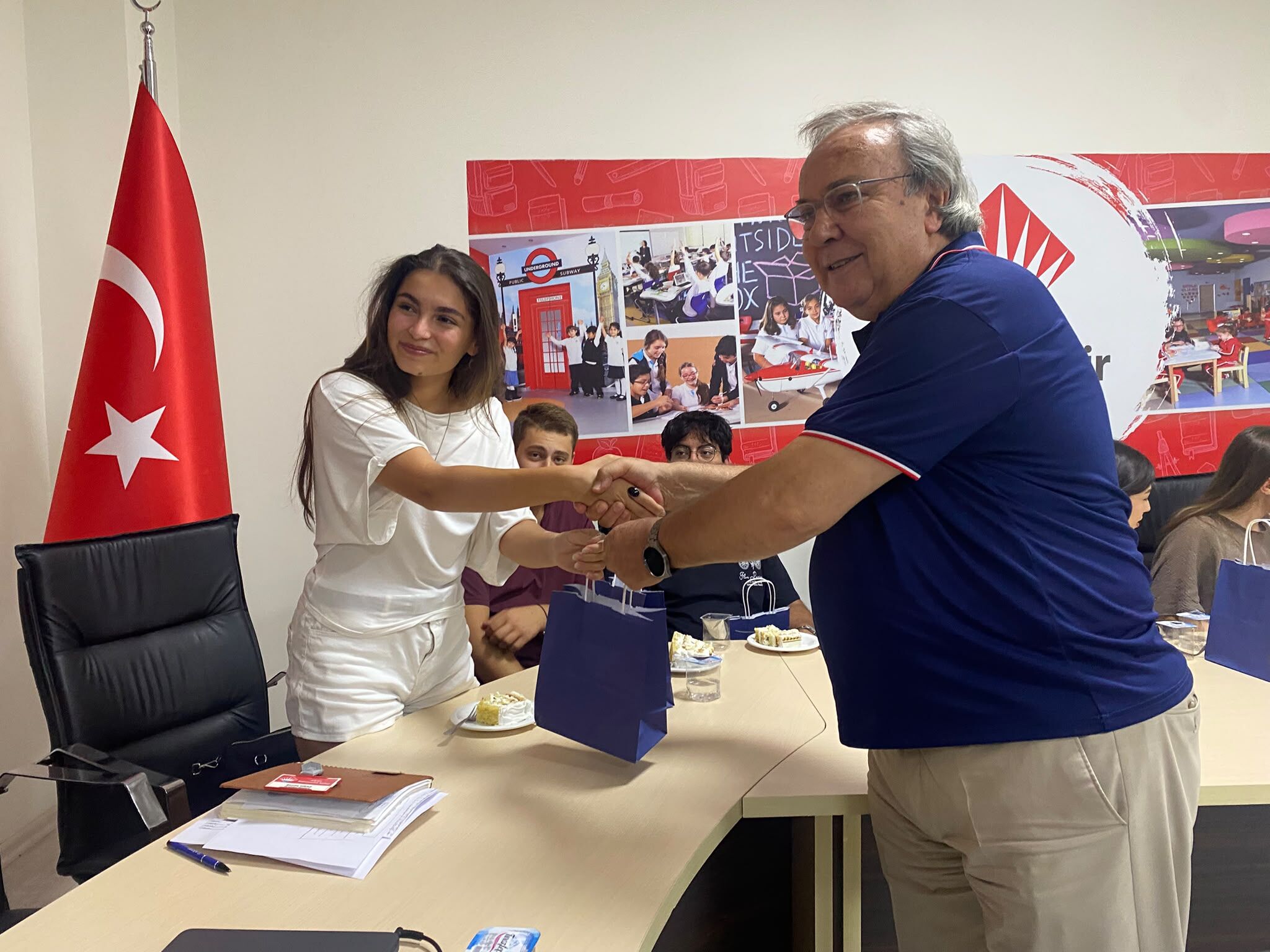 Afyon Bahçeşehir Koleji Mezunlarını Gururla Uğurladı (1)