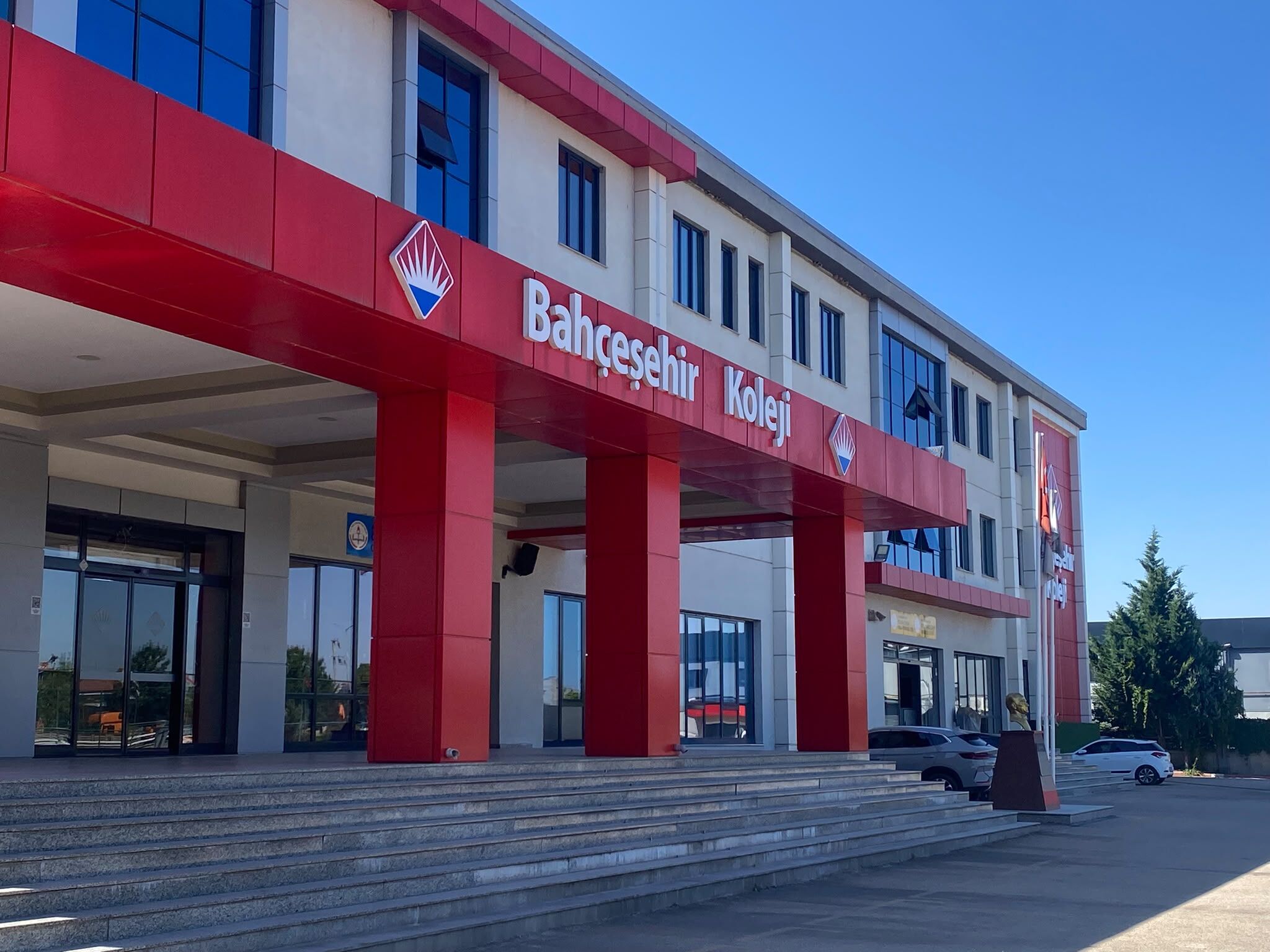 Afyon Bahçeşehir Koleji Mezunlarını Gururla Uğurladı 11