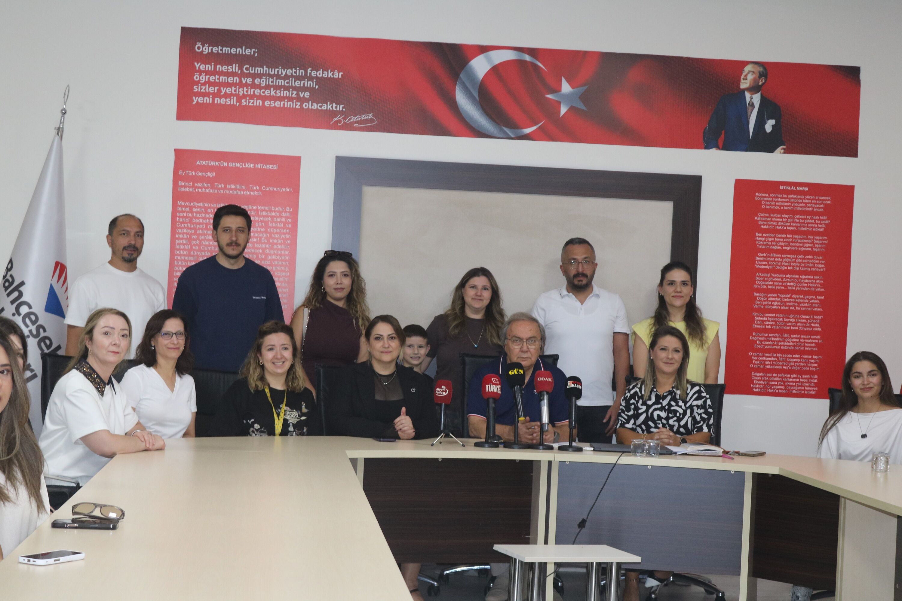Afyon Bahçeşehir Koleji Mezunlarını Gururla Uğurladı (2)-1
