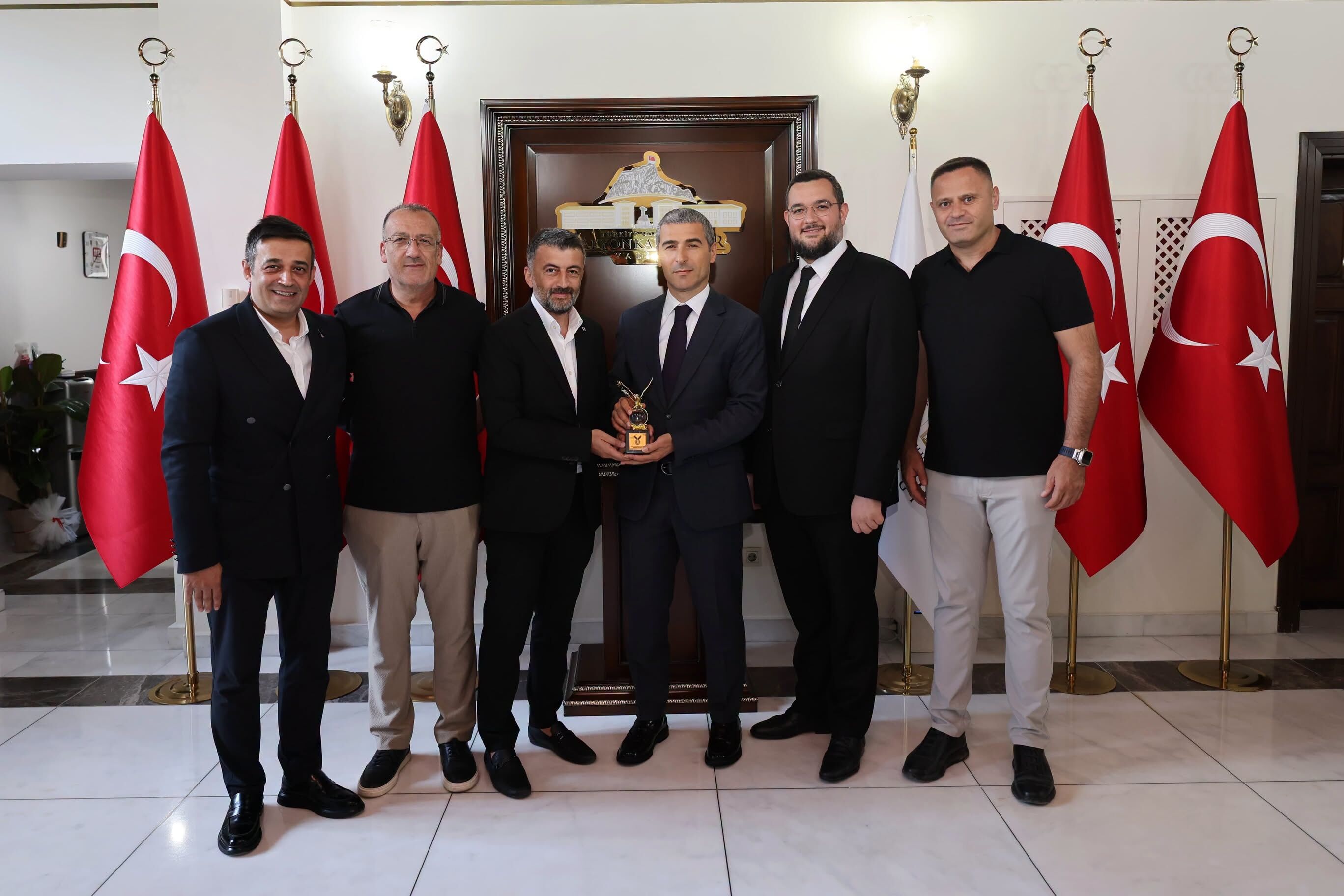 Afyon Valiliği'nde Yoğun Ziyaret Trafiği5