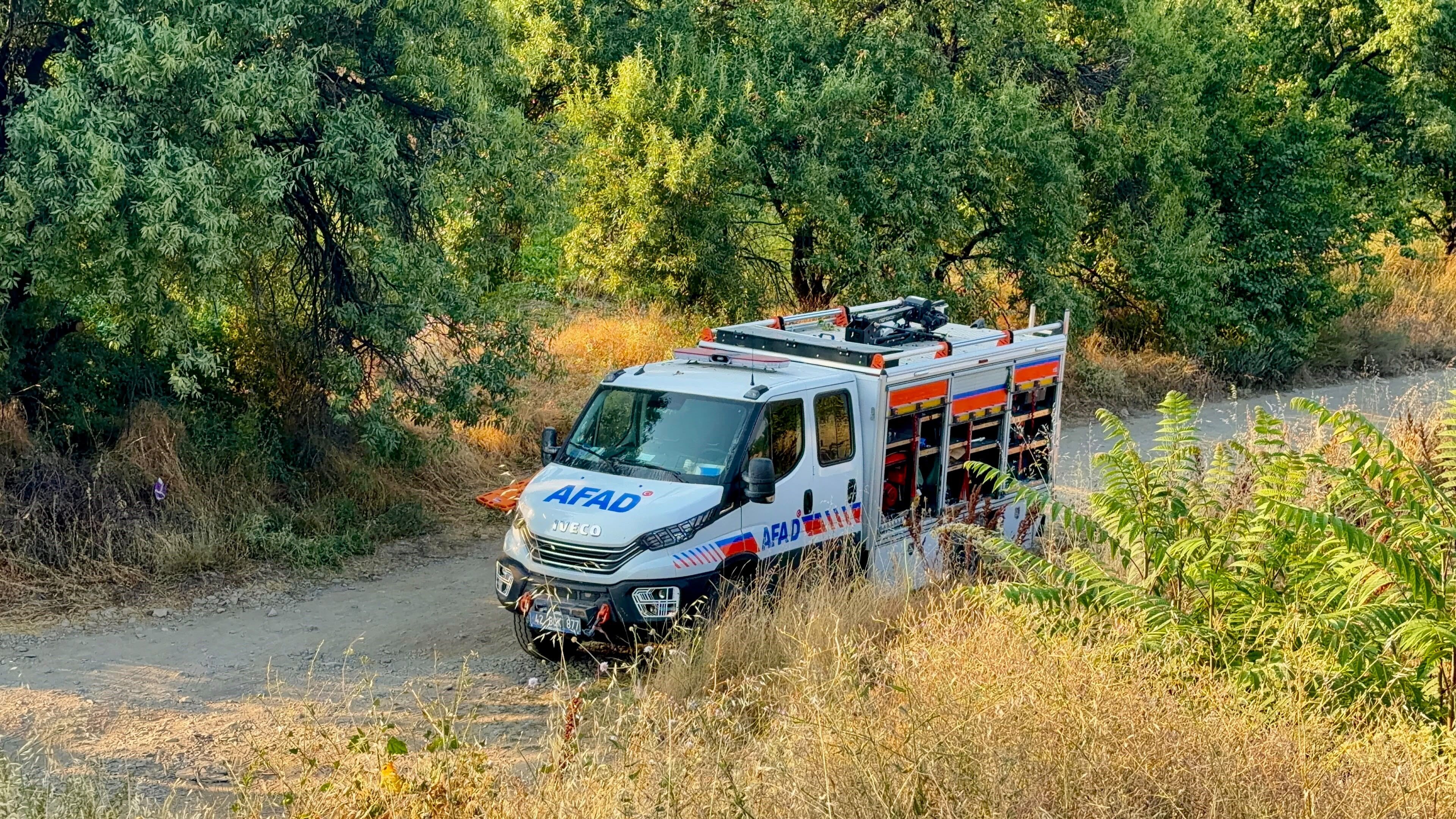 Afyon'da Şarampole Yuvarlanan Araç Can Aldı (2)