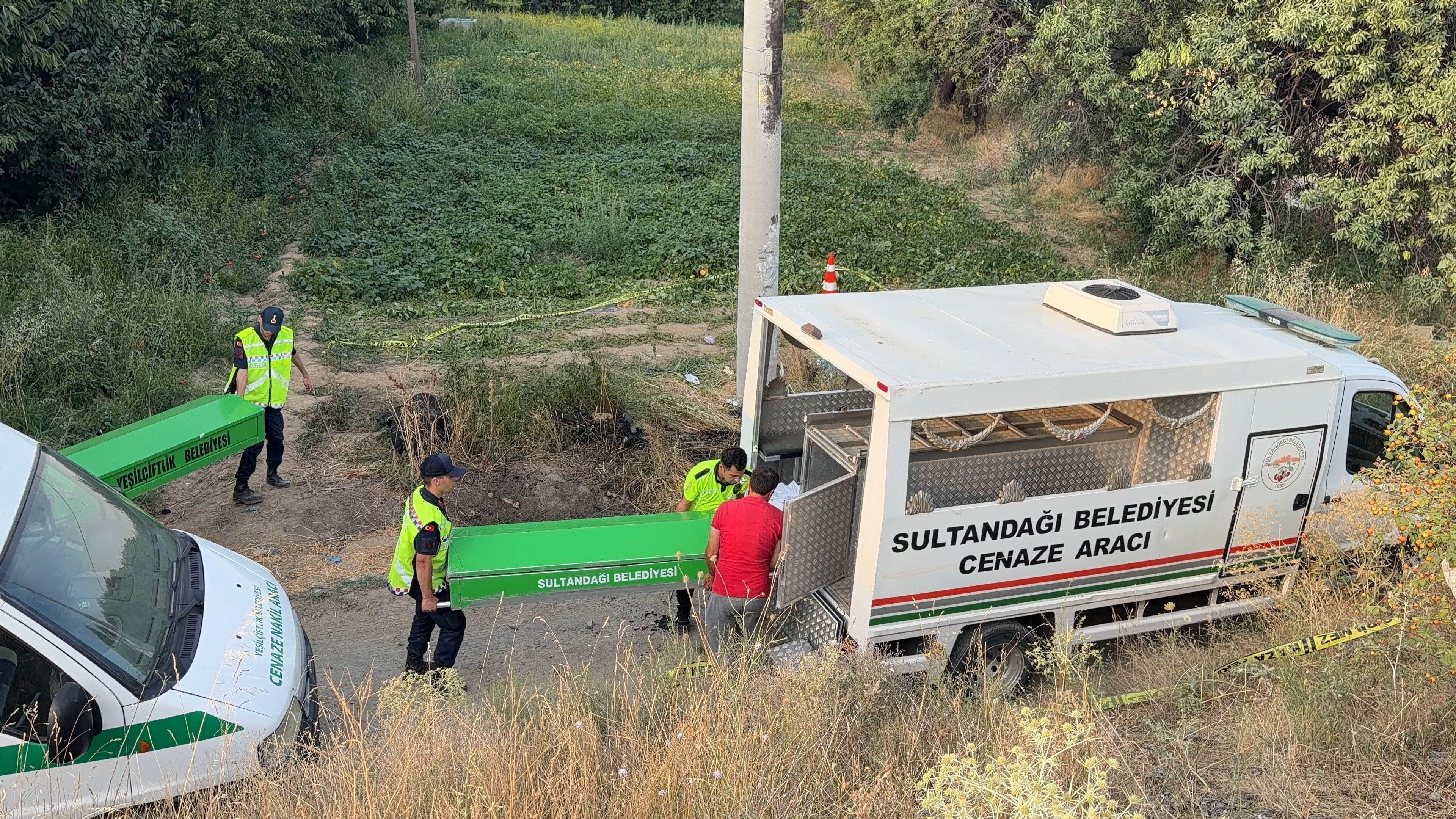 Afyon'da Şarampole Yuvarlanan Araç Can Aldı (3)