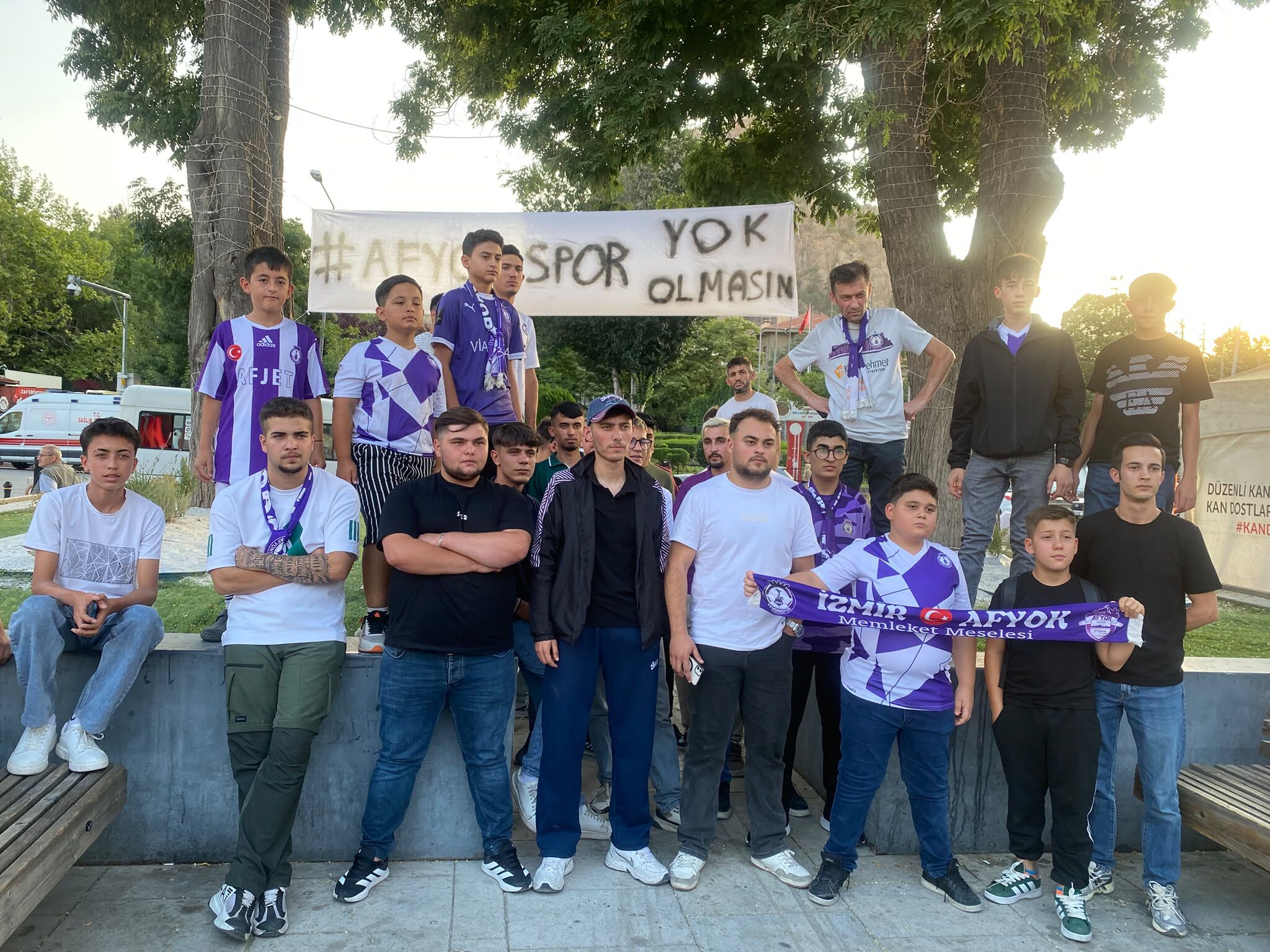 Afyonspor Taraftarları Zafer Meydanı’nda