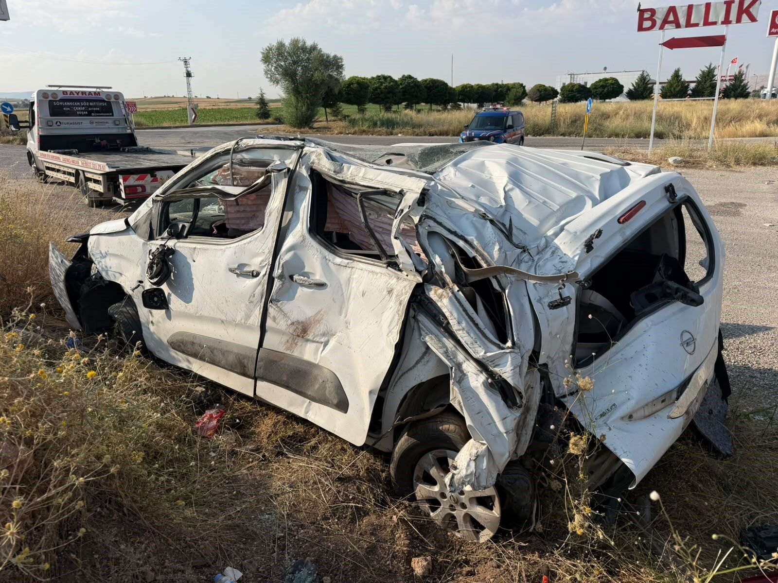 Kontrolden Çıkan Araç Takla Attı 1 Ölü 2 Yaralı