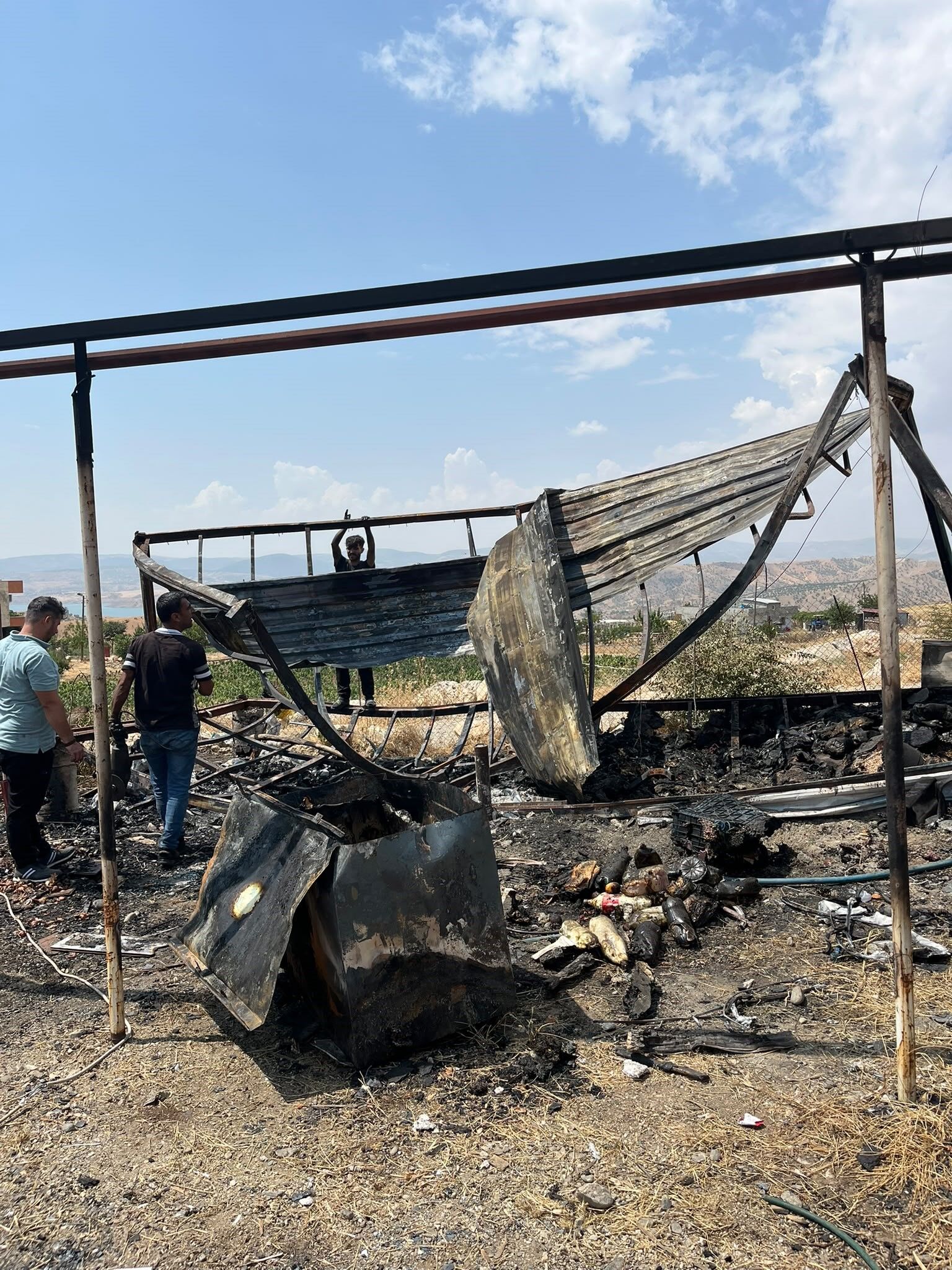 Köy Evi Ve Traktör Kullanılamaz Hale Geldi (1)