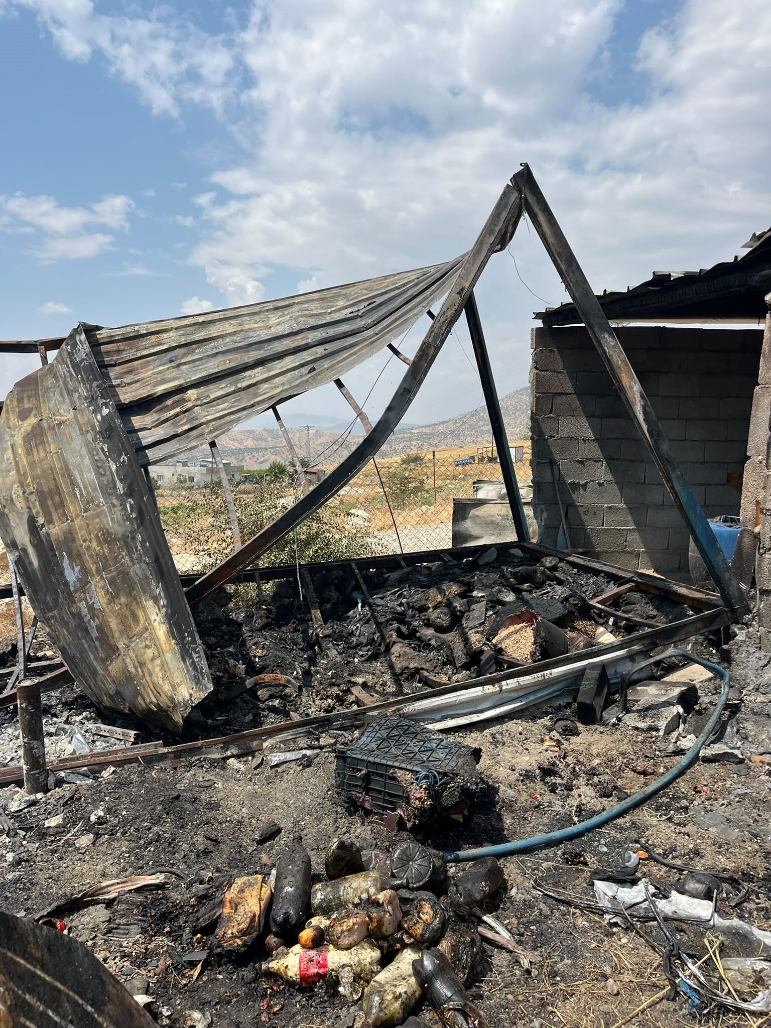 Köy Evi Ve Traktör Kullanılamaz Hale Geldi (3)
