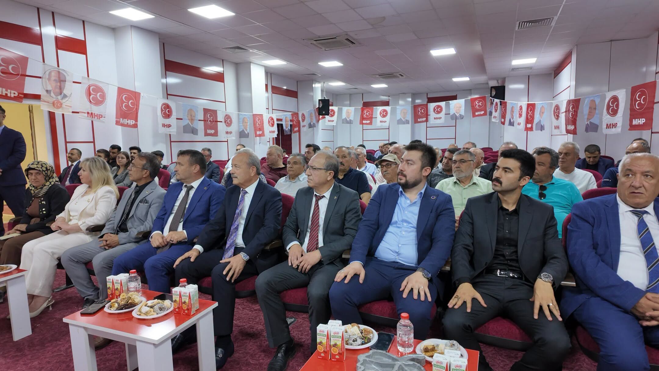 Mehmet Taytak Ve Teşki̇lat Mensuplari Bi̇r Arada1