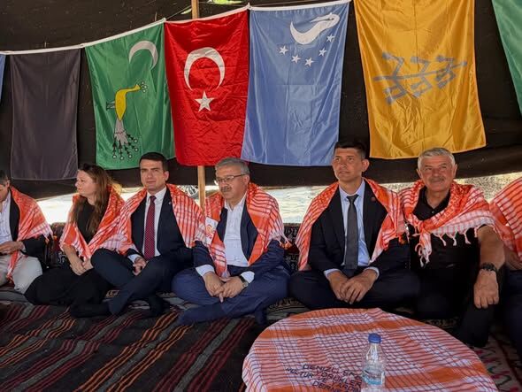 Mi̇lletveki̇li̇ Yurdunuseven Evci̇ler'de Üreti̇ci̇lerle Buluştu