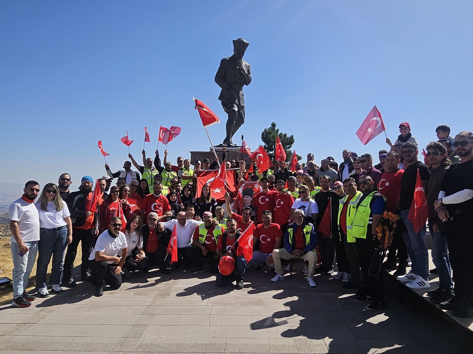 Motosiklet Tutkunlarından Kocatepe’ye Zafer Sürüşü (2)