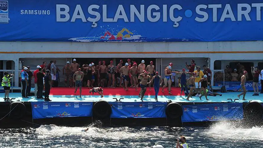 Murat Bilen İstanbul Boğazı’nı Kulaçlarıyla Aştı! (2)