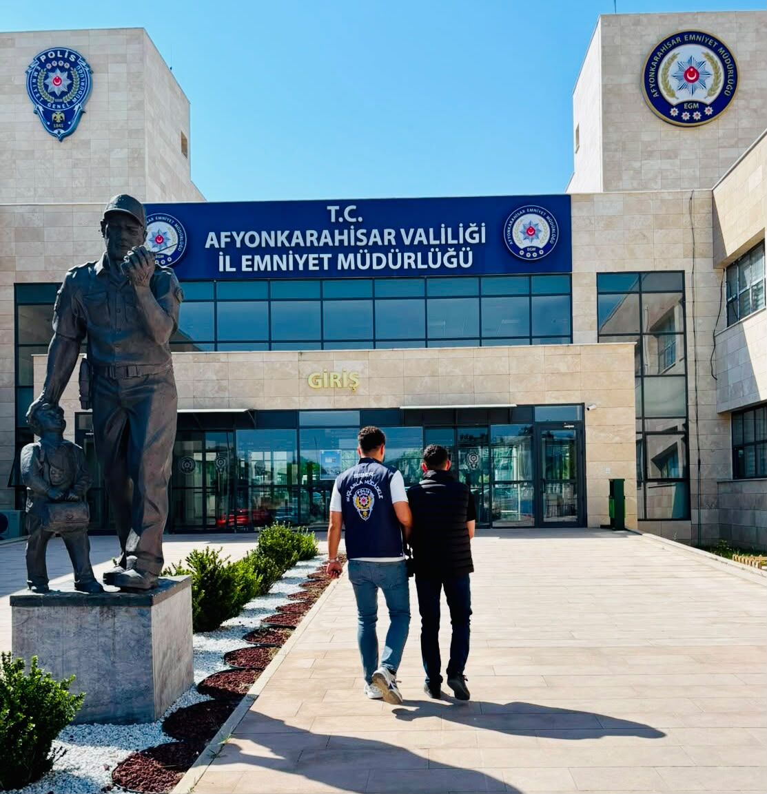 Nitelikli Dolandırıcılıktan Aranan Şahıs Yakalandı