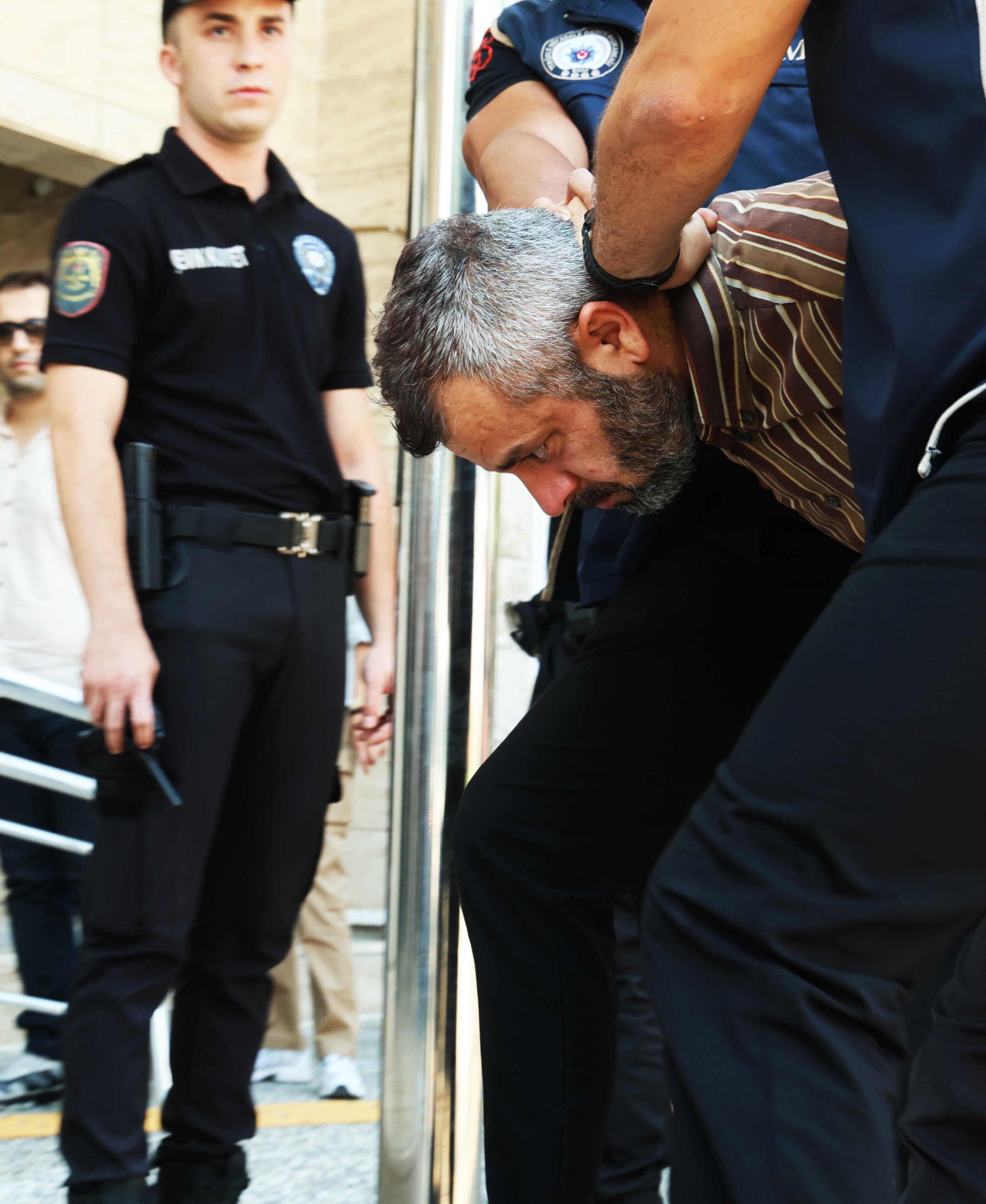 Son Firari Yakalandı Burkay Karatepe Adliyeye Sevk Edildi (1)