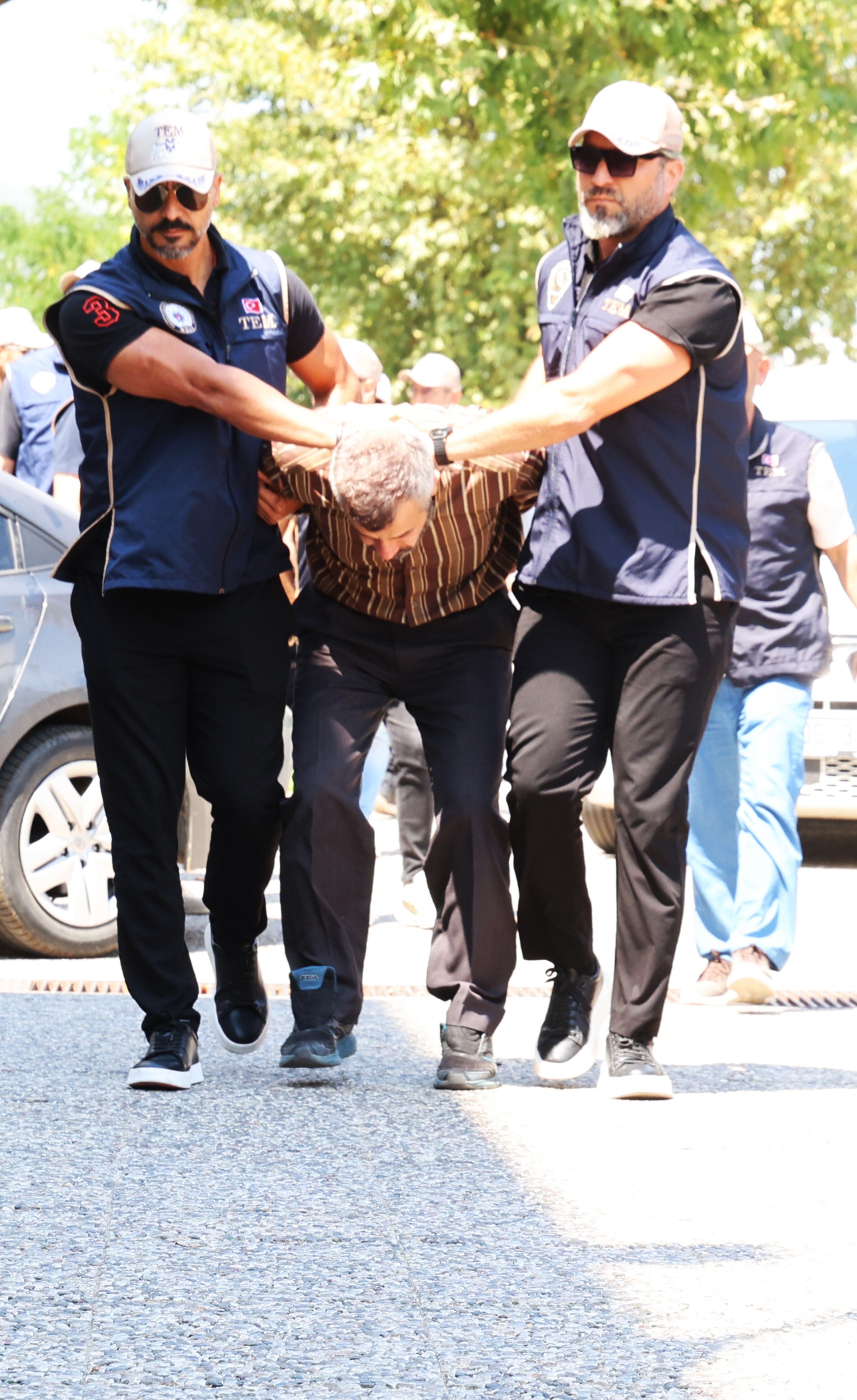Son Firari Yakalandı Burkay Karatepe Adliyeye Sevk Edildi (3)