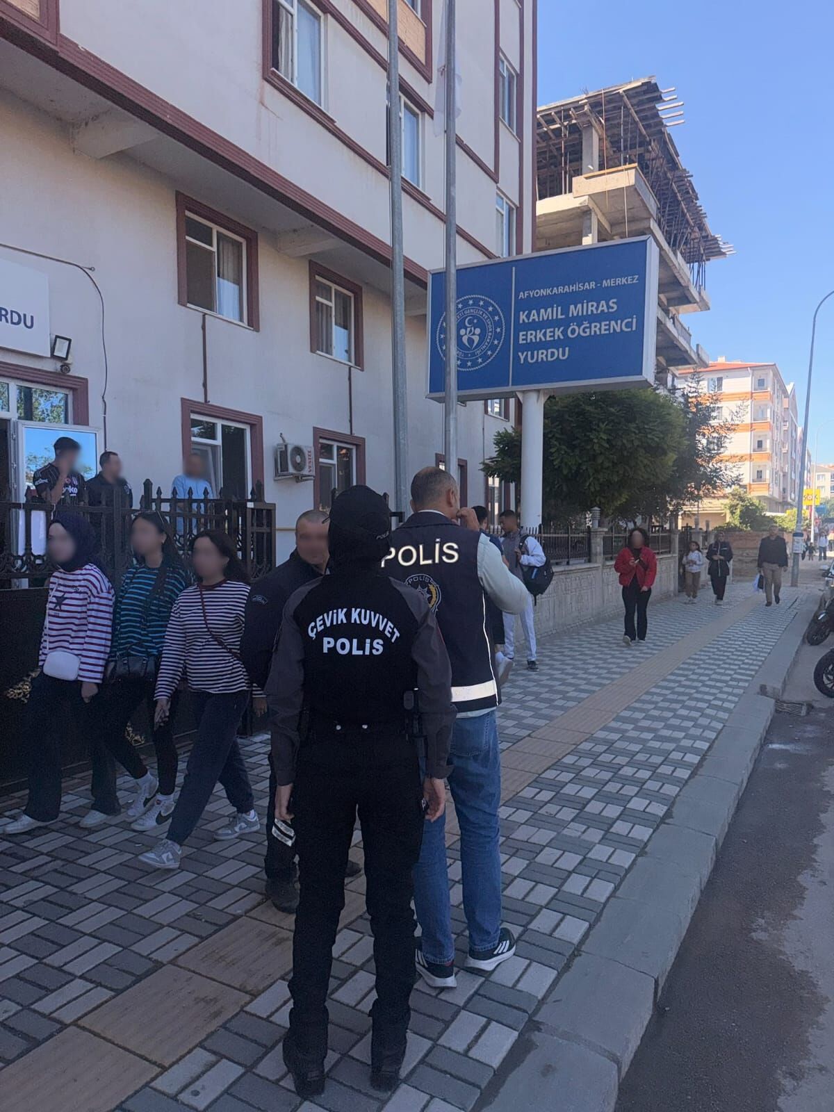 Afyon Emniyeti'nden Okul Çevrelerinde Sıkı Denetim (2)