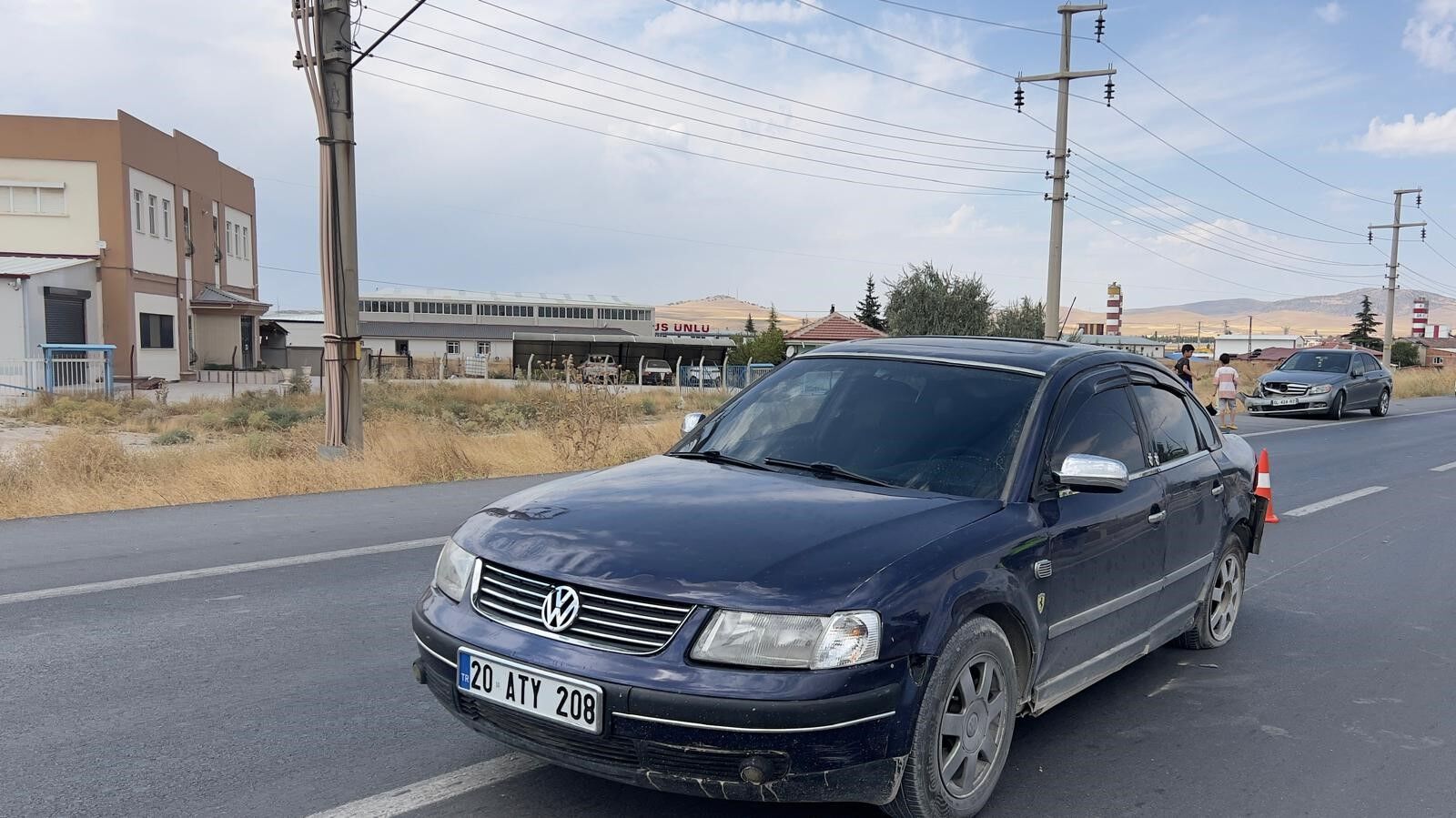 Afyon'da İki Otomobil Çarpıştı-1