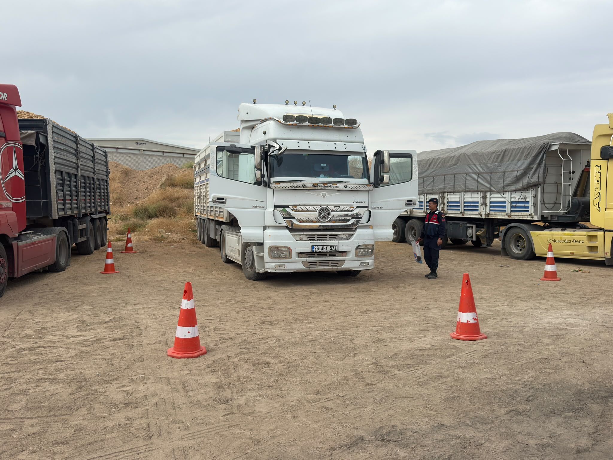Afyon’da Şüpheli Ölüm Şoför Tırın Içinde Ölü Bulundu (2)