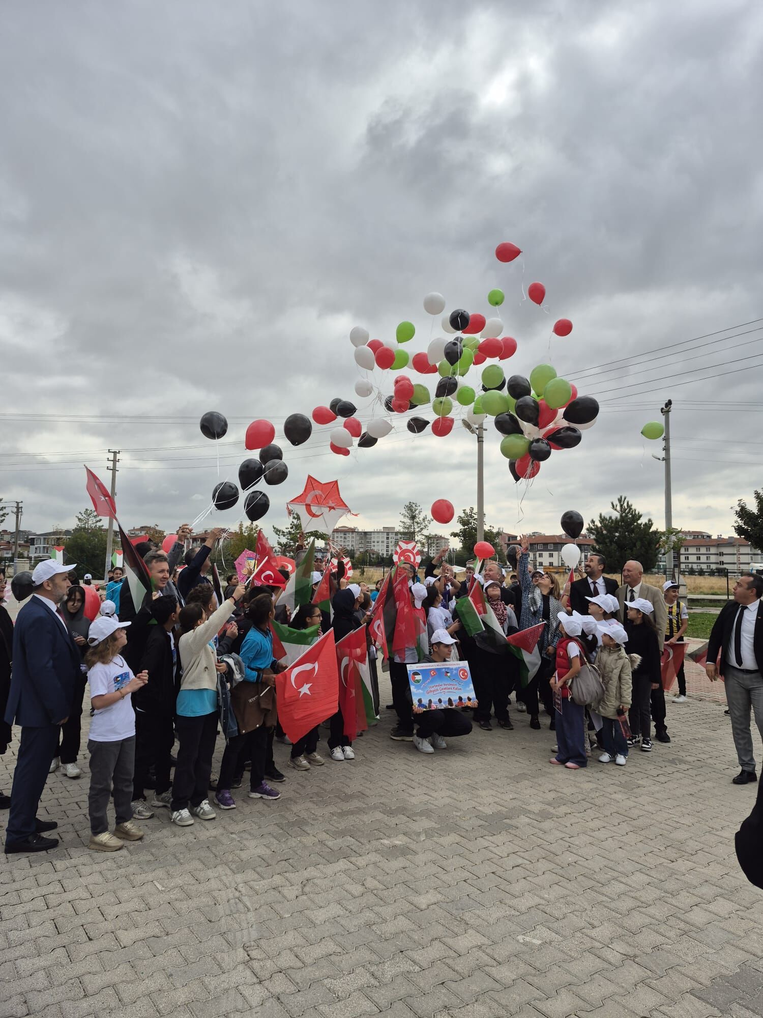 Afyon'da Uçurtmalar Vurulmasın, Gökyüzü Çocuklara Kalsın (4)
