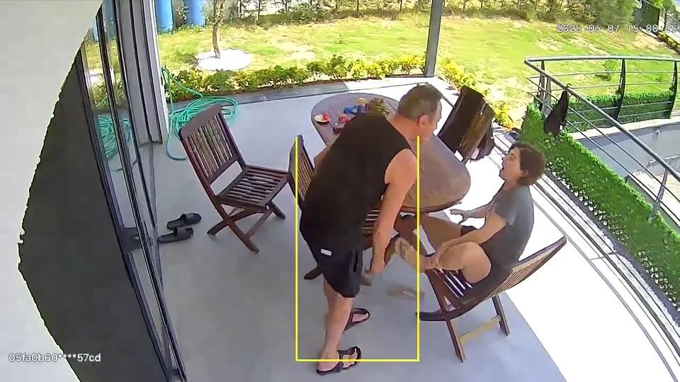 Chp Genel Başkan Yardımcısı Berhan Şimşek, Birlikte Yaşadığı Özlem Şanver’e Şiddet Uyguladığına Dair Güvenlik Kamerası Görüntülerinin Medyaya Yansımasının Ardından Myk Üyeliğinden Istifa Etti (3)