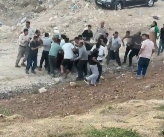 İki Grup Arasında Taşlı Sopalı Kavga (1)-1
