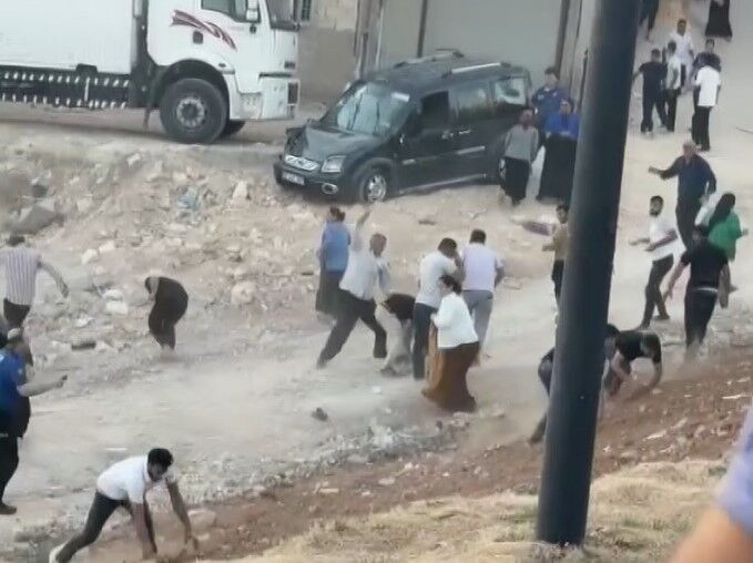 İki Grup Arasında Taşlı Sopalı Kavga (2)
