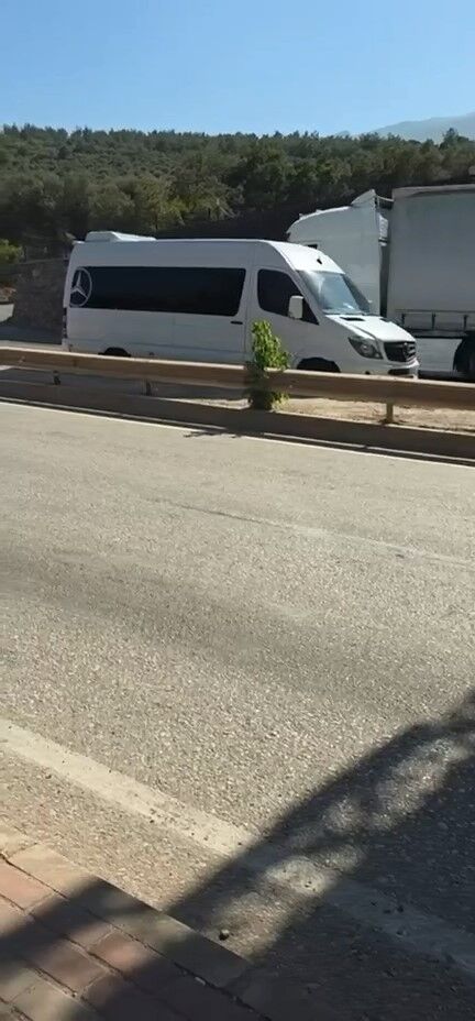 Ters Şeride Giren Minibüs Dehşet Saçtı (1)