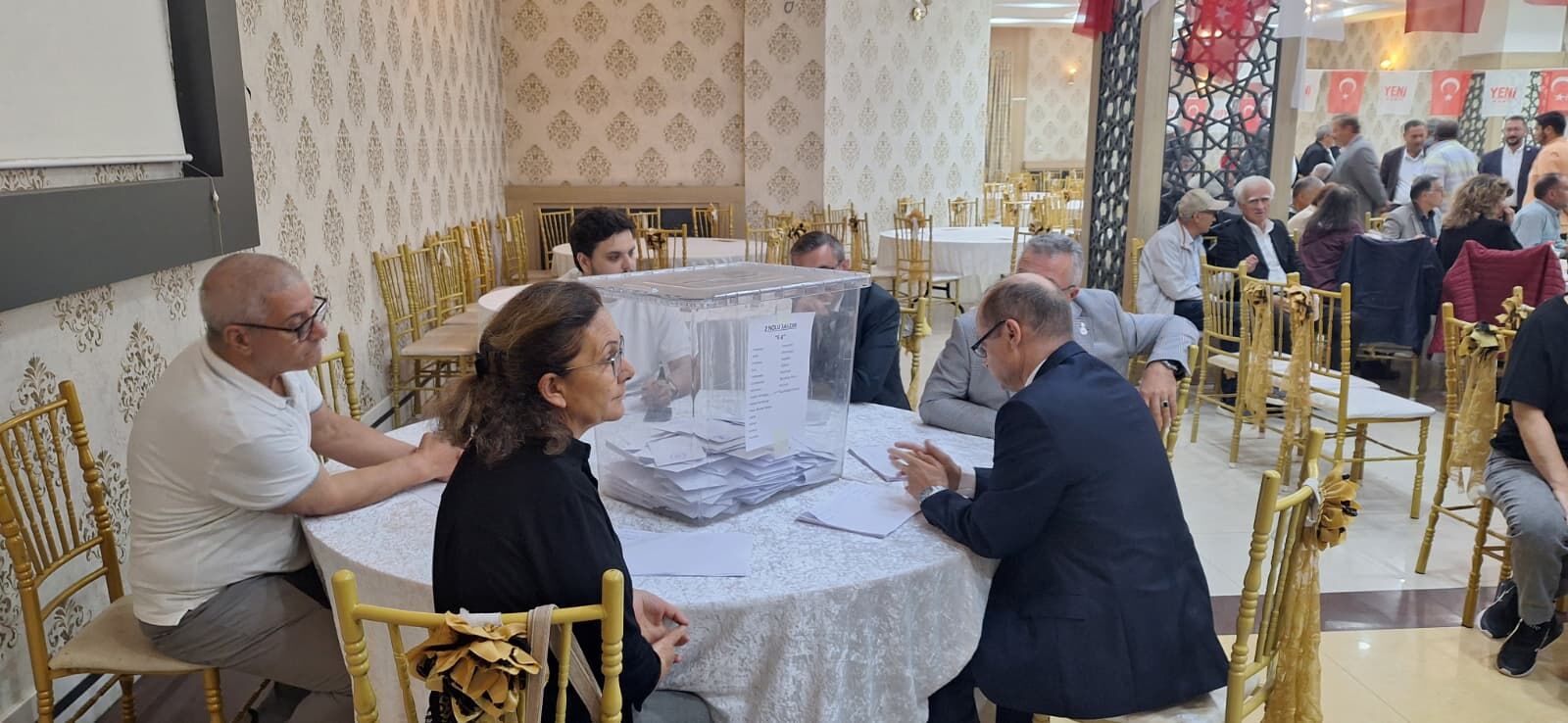 Yeni Parti Afyon Merkez İlçe Başkanlığı İçin Oy Sayımı Başladı (1)
