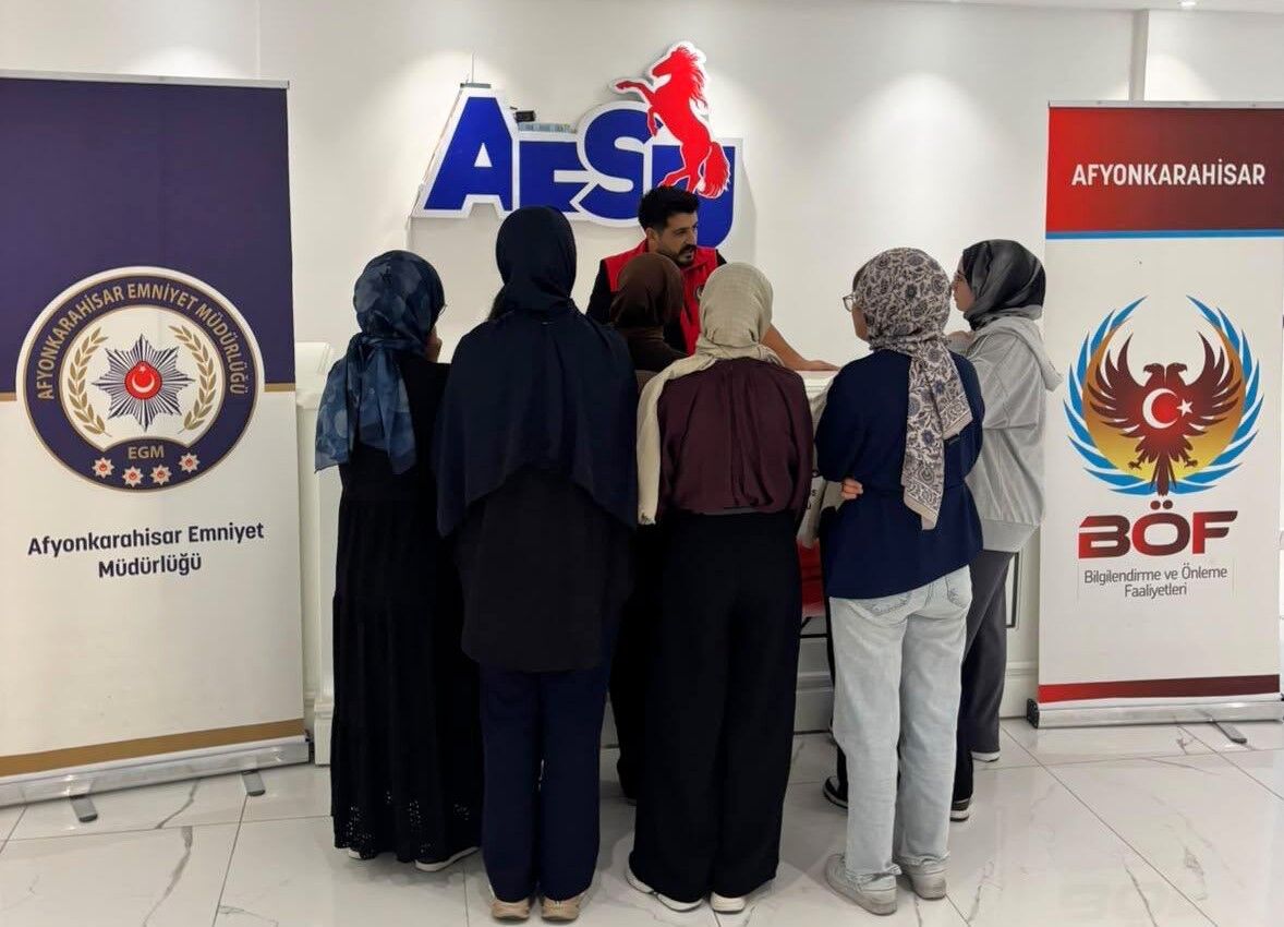 Afyonda Emniyet Ekiplerinden Öğrencilere Önemli Uyarı (1)