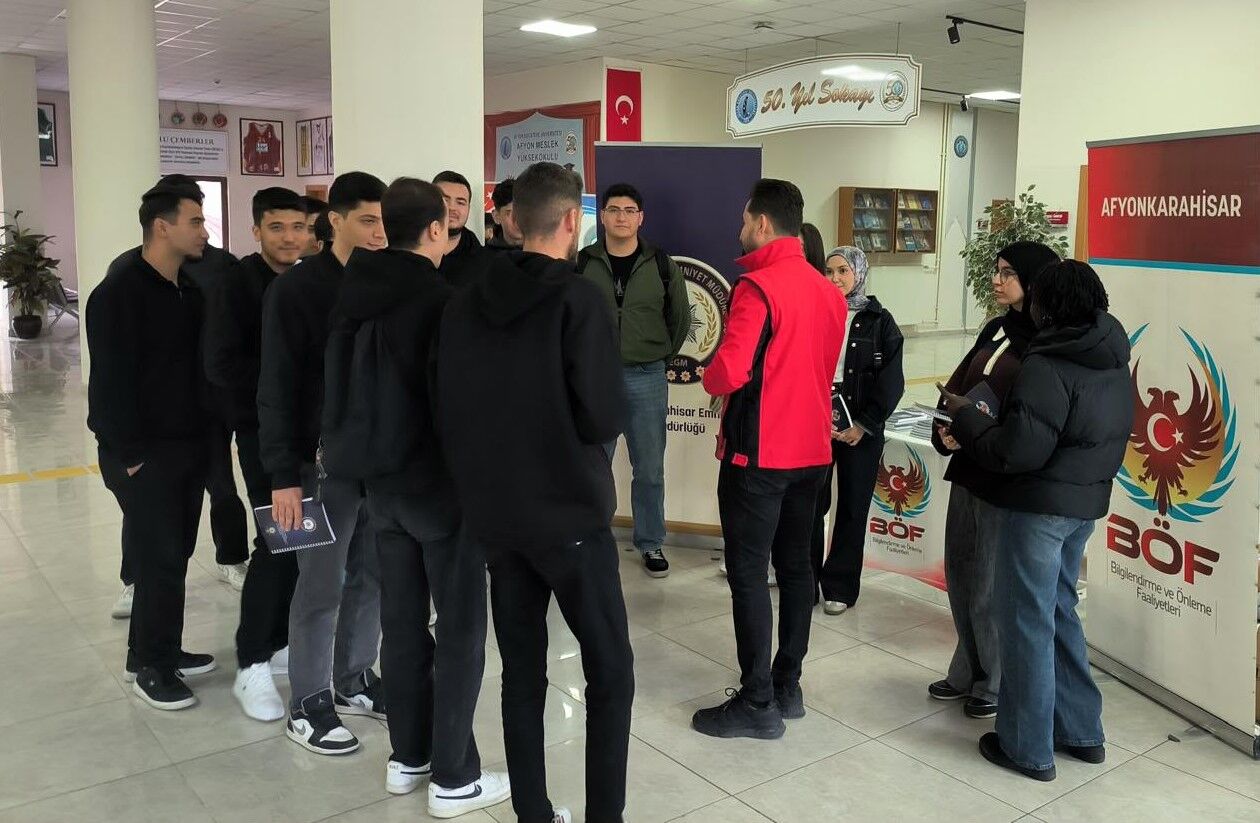 Afyonda Emniyet Ekiplerinden Öğrencilere Önemli Uyarı (2)