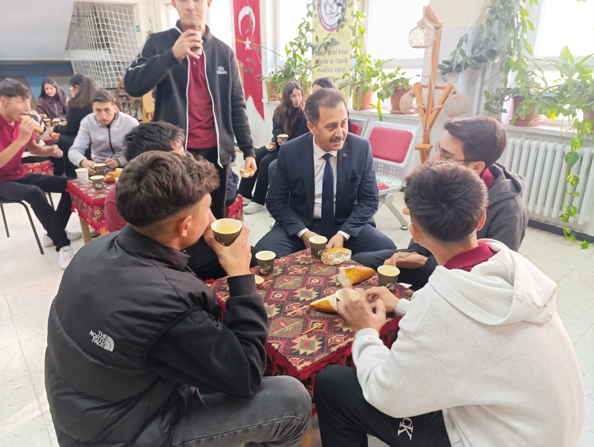 Afyon’da Öğrencilere Sıcak Çorba Ikramı (1)