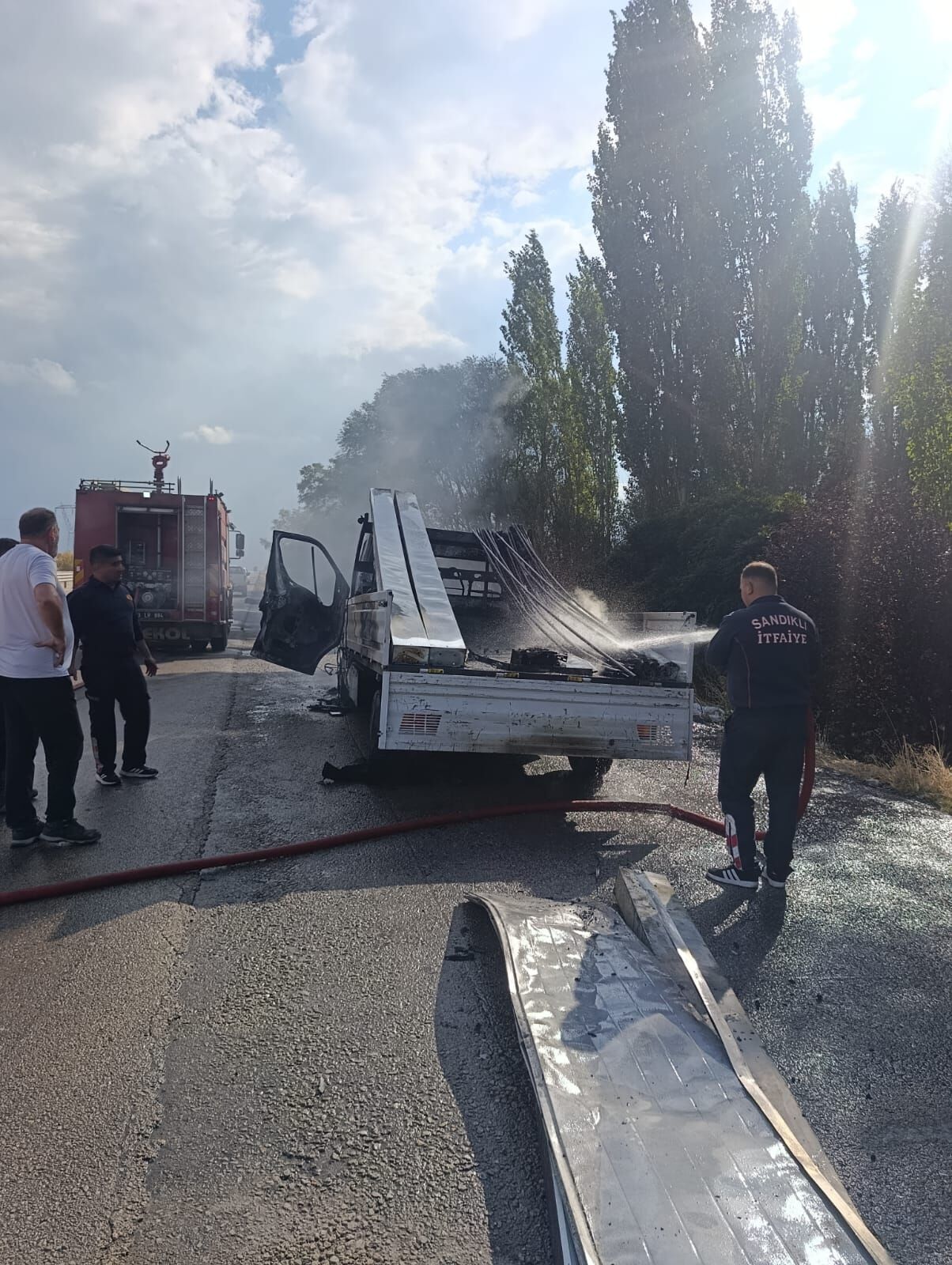 Afyon’da Seyir Halindeki Araç Alevlere Teslim Oldu! (1)