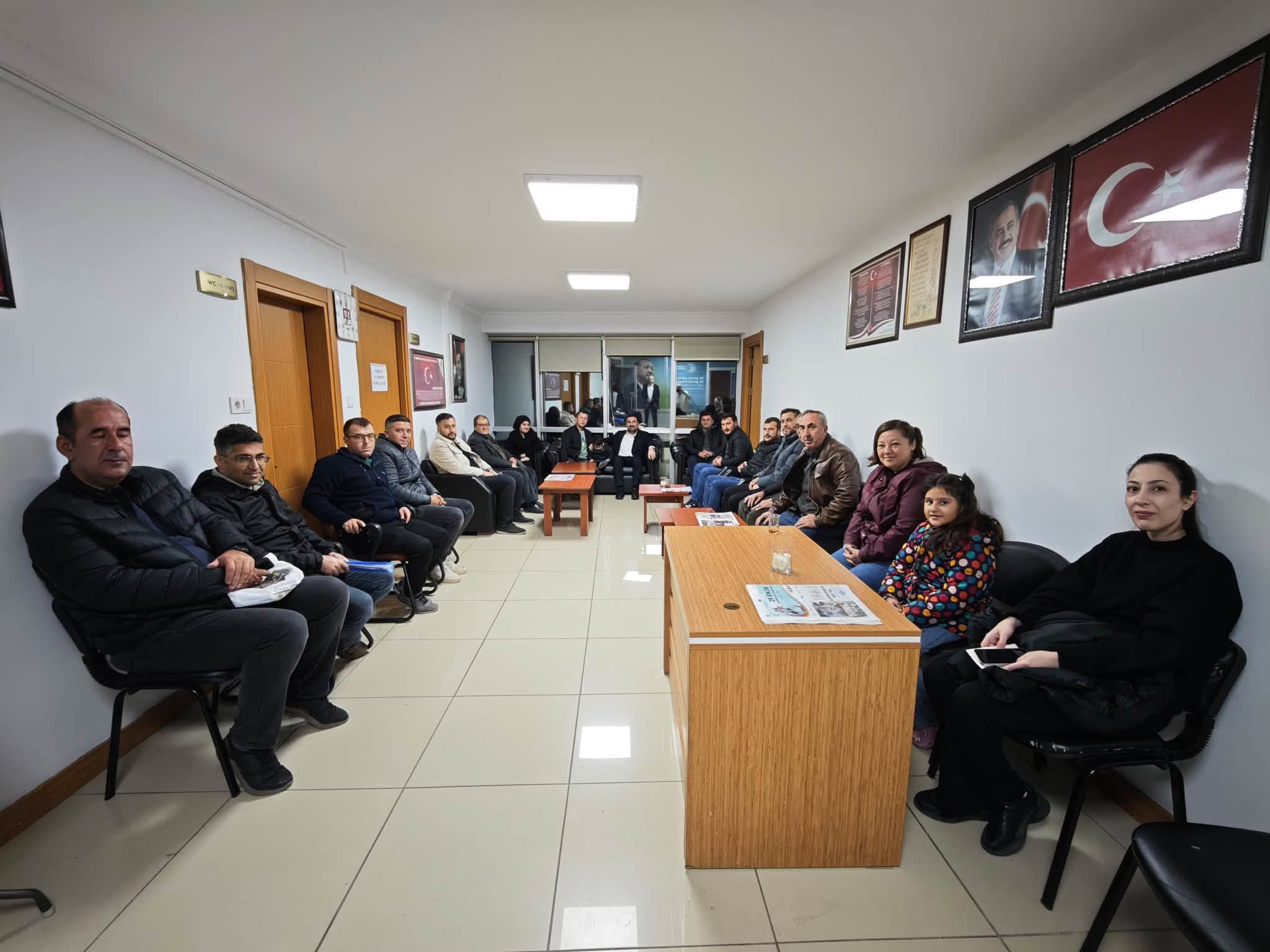 Ak Parti İl Başkanlığı’ndan Vatandaşlara Çorba Ve Çay Daveti (2)