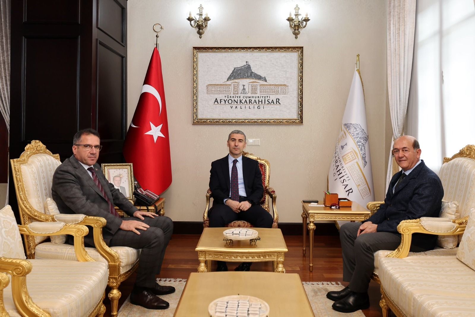 İyi̇ Partili Olgun'un Eleştirisine Eski Fotoğraflar Yanıt Veriyor! (2)