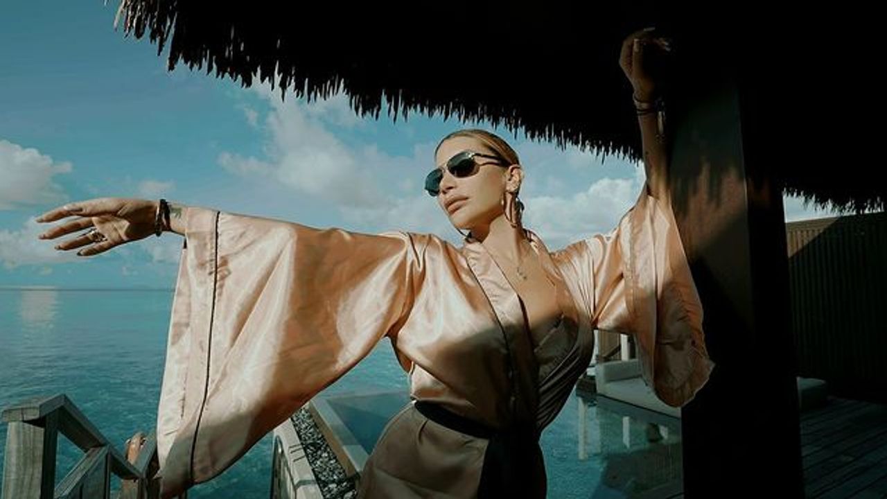 İrem Derici'nin Tatil Keyfi Sosyal Medyayı Salladı!