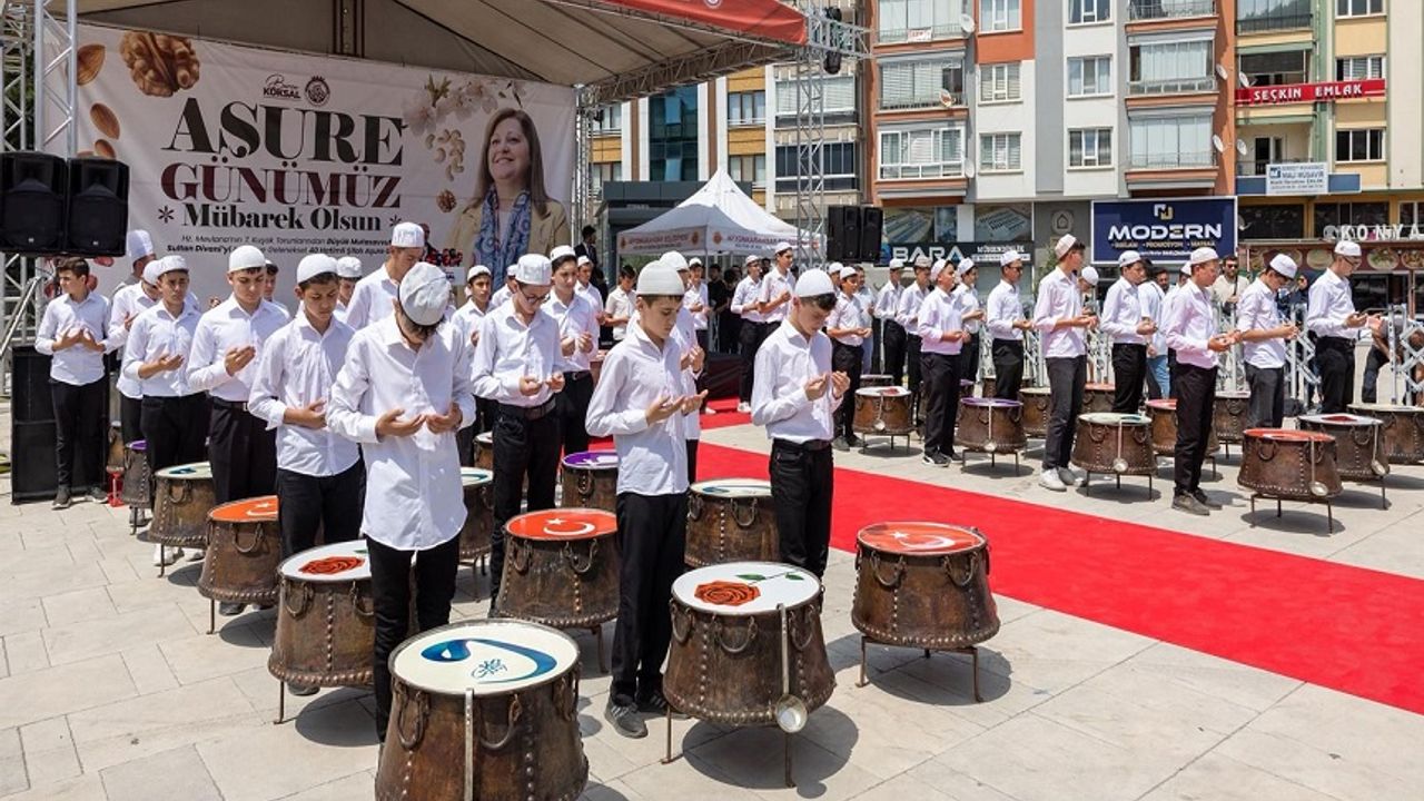 40 hatimli aşure etkinliği Zafer Meydanında yapıldı