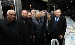 Afyonkarahisar'da Belediye Başkanı Mehmet Zeybek'in ev sahipliğinde düzenlenen geleneksel iftar yemeğinde bir araya geldi.
